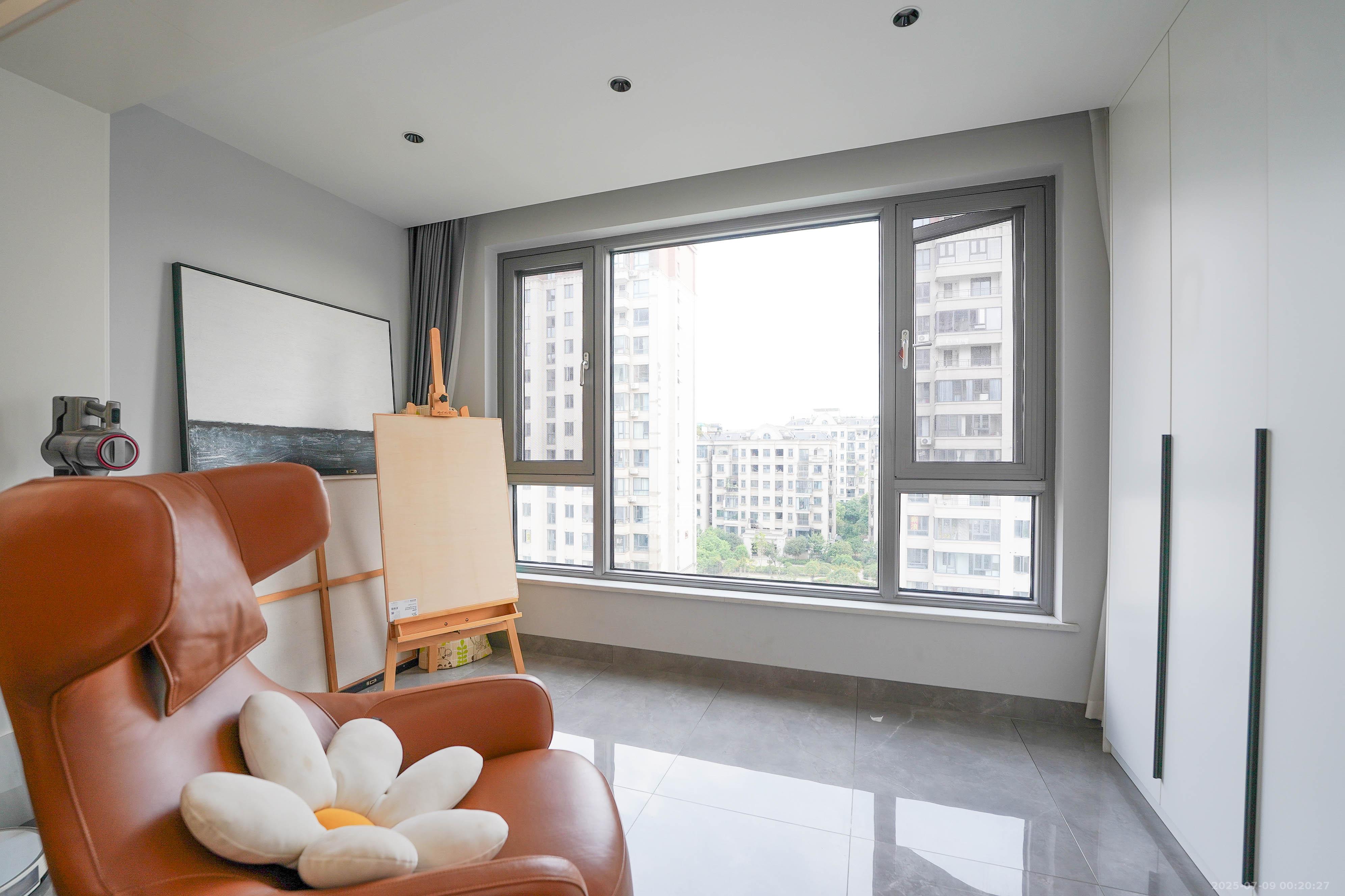 五矿万境蓝山 5室2厅2卫 165.0万 五矿万境蓝山 5室2厅2卫 165.0万阳台