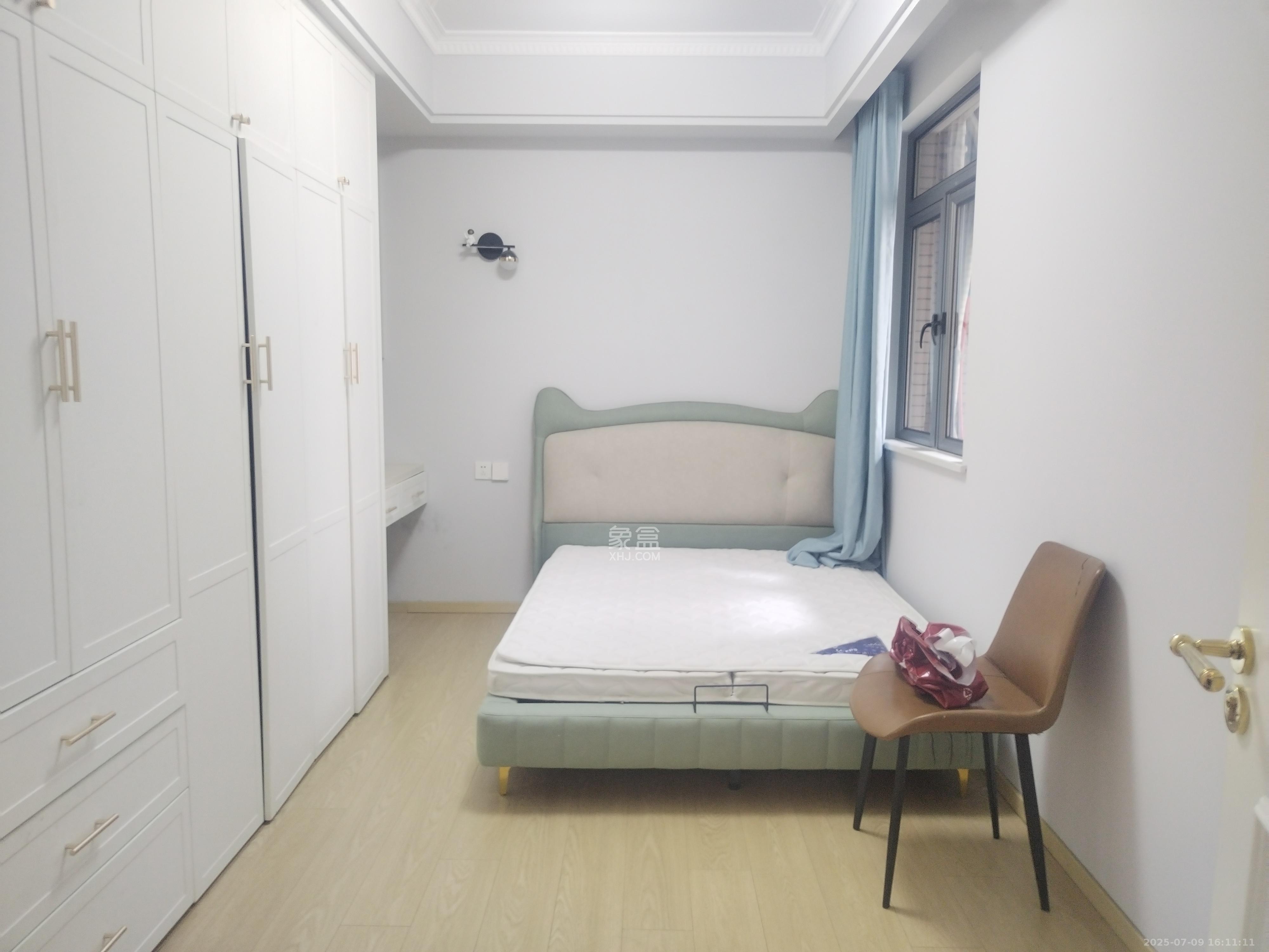 八方小区C区  3室2厅2卫   5200.00元/月室内图