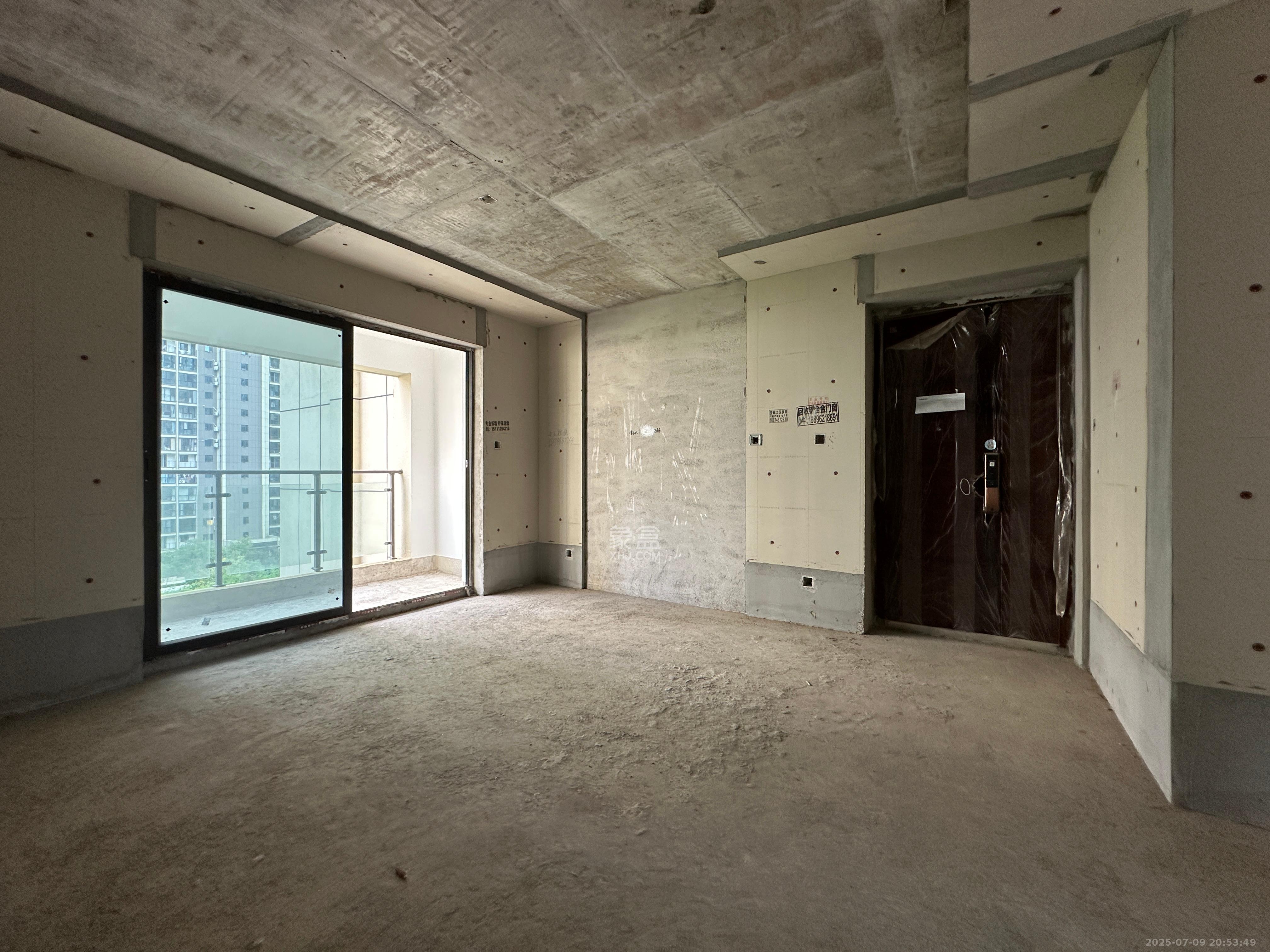 润和湘江天地D区  4室2厅2卫    147.0万 润和湘江天地D区  4室2厅2卫    147.0万客厅