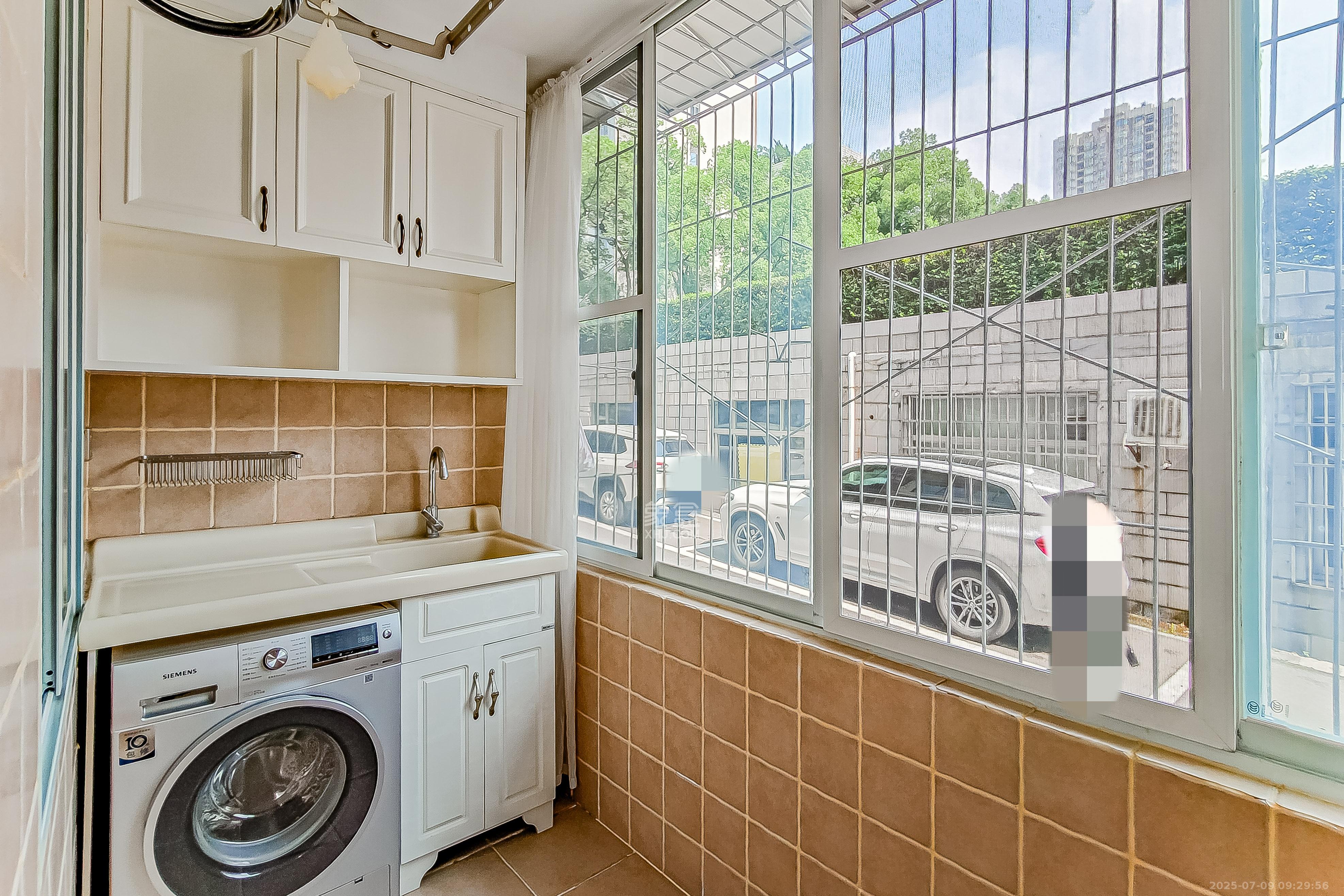 省公安厅  3室2厅1卫    108.0万 省公安厅  3室2厅1卫    108.0万阳台