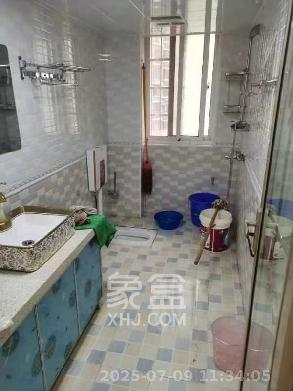 山水湾  4室2厅2卫    2100.0元/月 山水湾  4室2厅2卫    2100.0元/月室内图