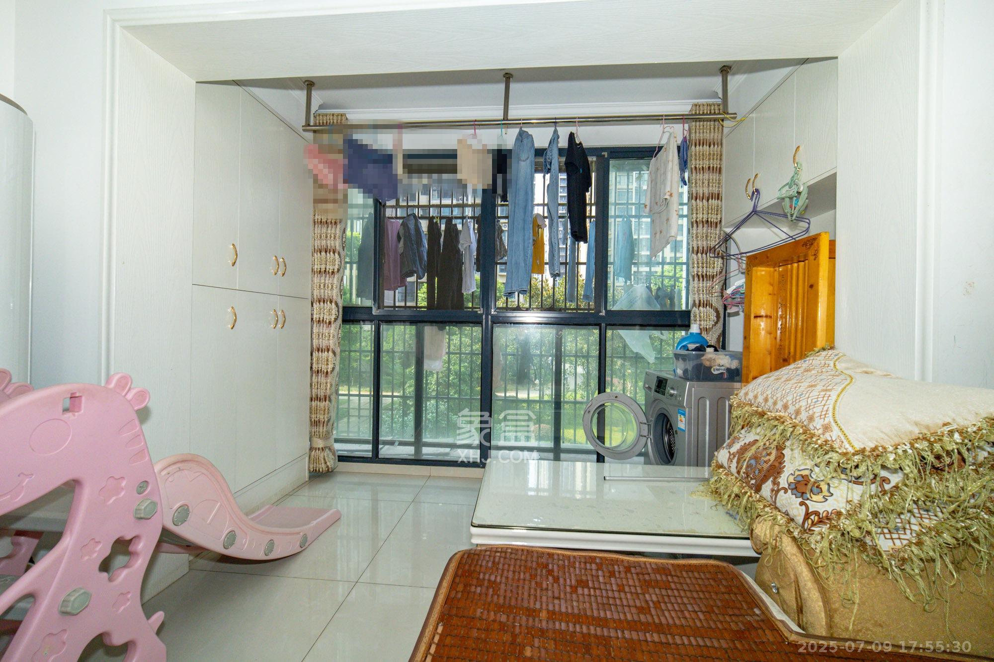 蓝山郡 3室2厅1卫 56.8万 蓝山郡 3室2厅1卫 56.8万阳台