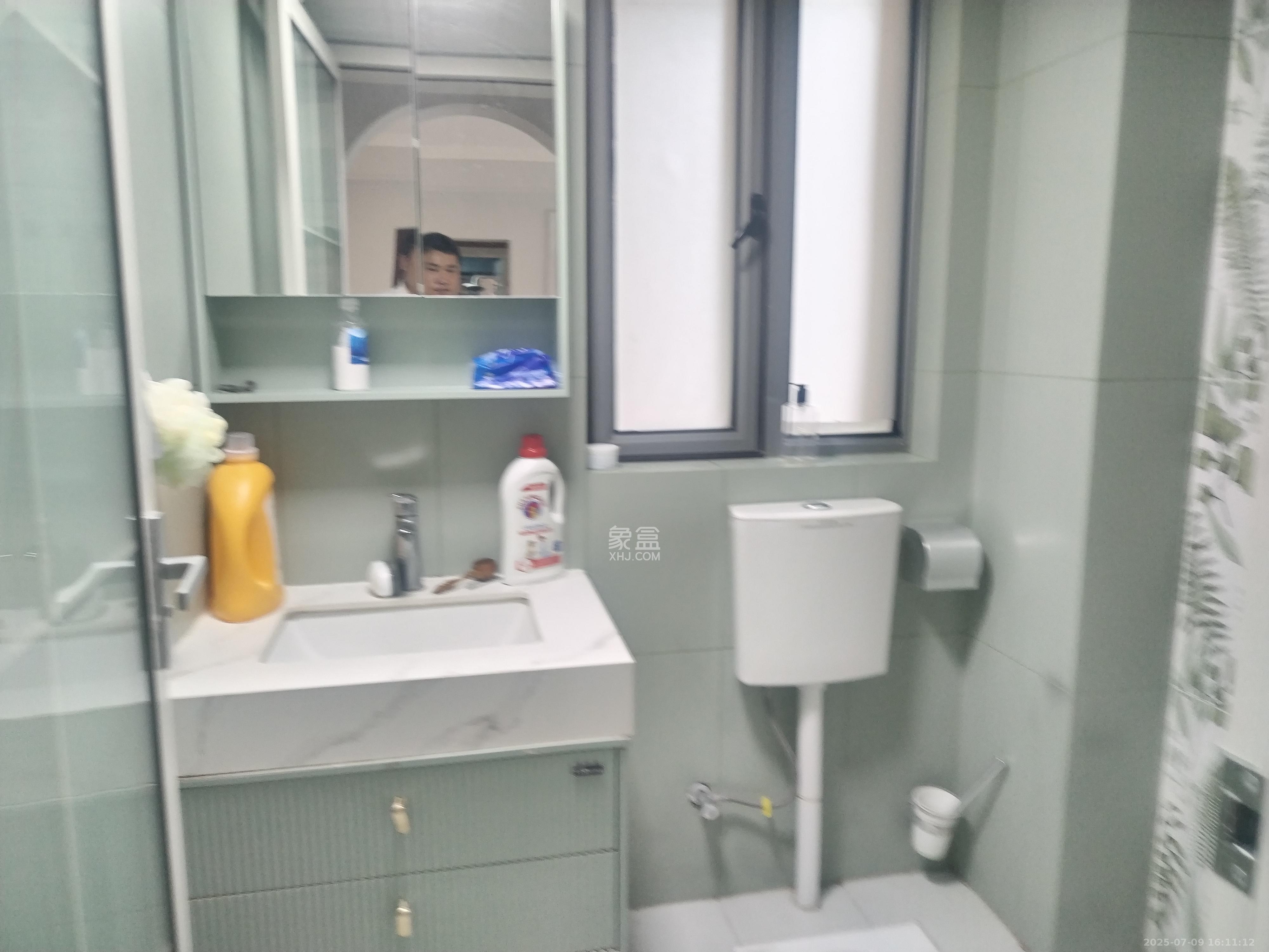 八方小区C区  3室2厅2卫   5200.00元/月室内图