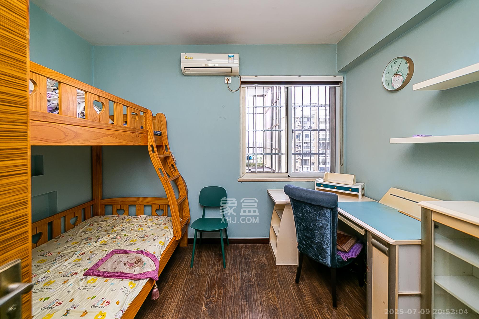 金碧文华  3室2厅2卫    84.0万卧室