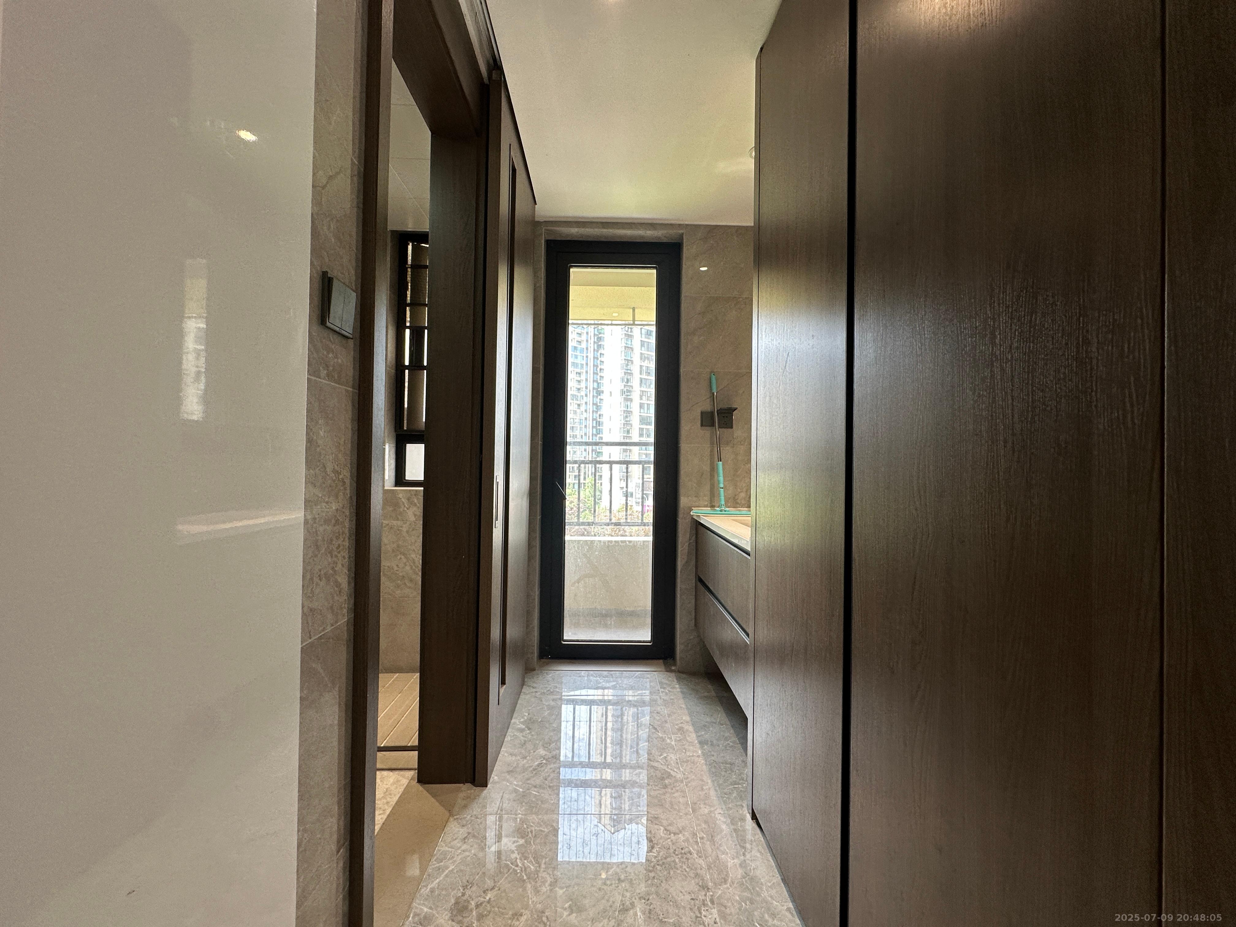 万科滨河道  4室2厅2卫    184.0万 万科滨河道  4室2厅2卫    184.0万卫生间