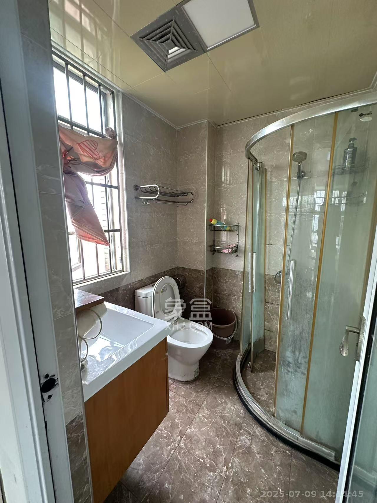 新城新世界一二三期 3室2厅2卫 3300.0元/月 新城新世界一二三期 3室2厅2卫 3300.0元/月室内图