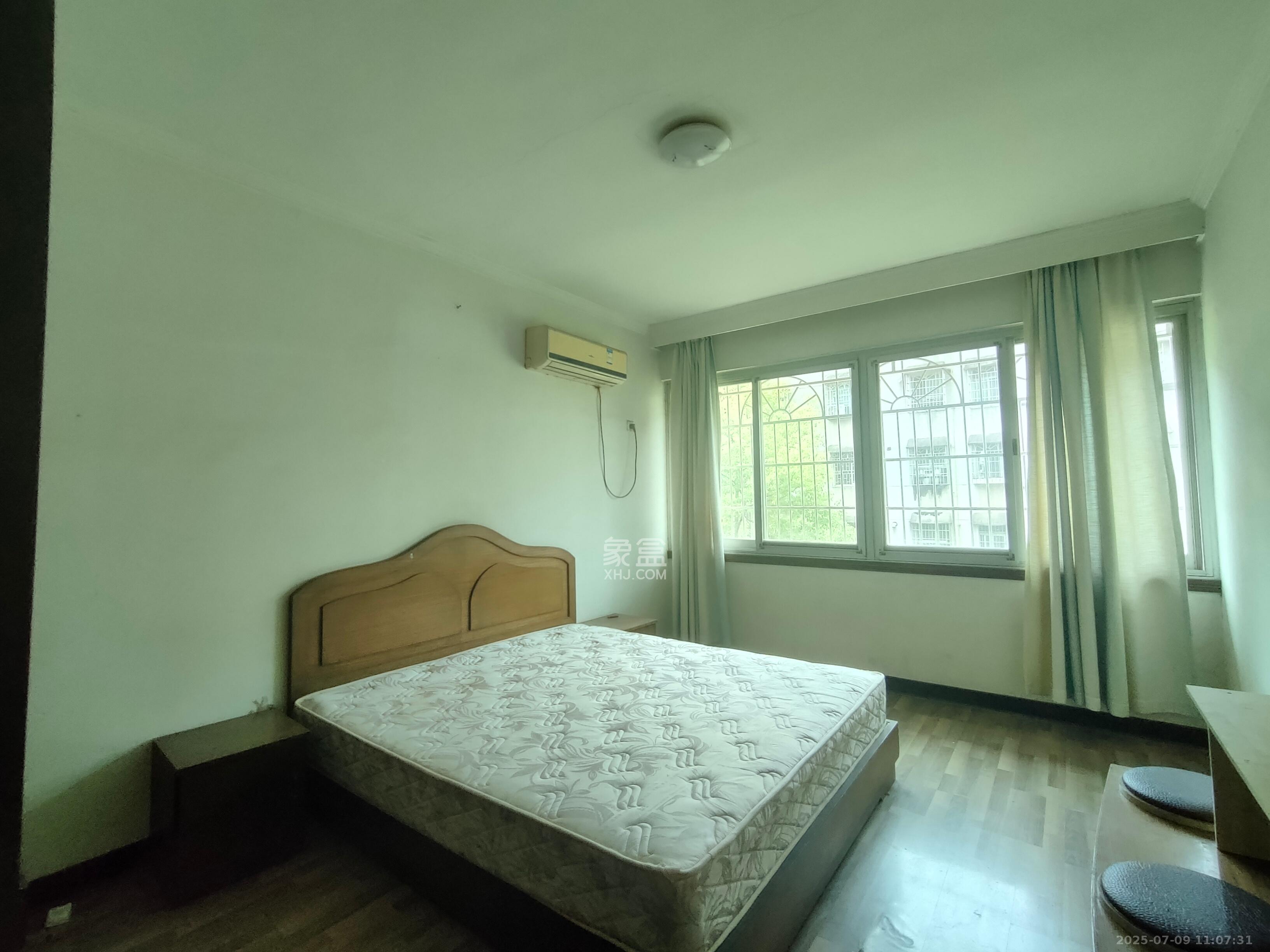 望兴家园  3室2厅2卫   1900.00元/月室内图