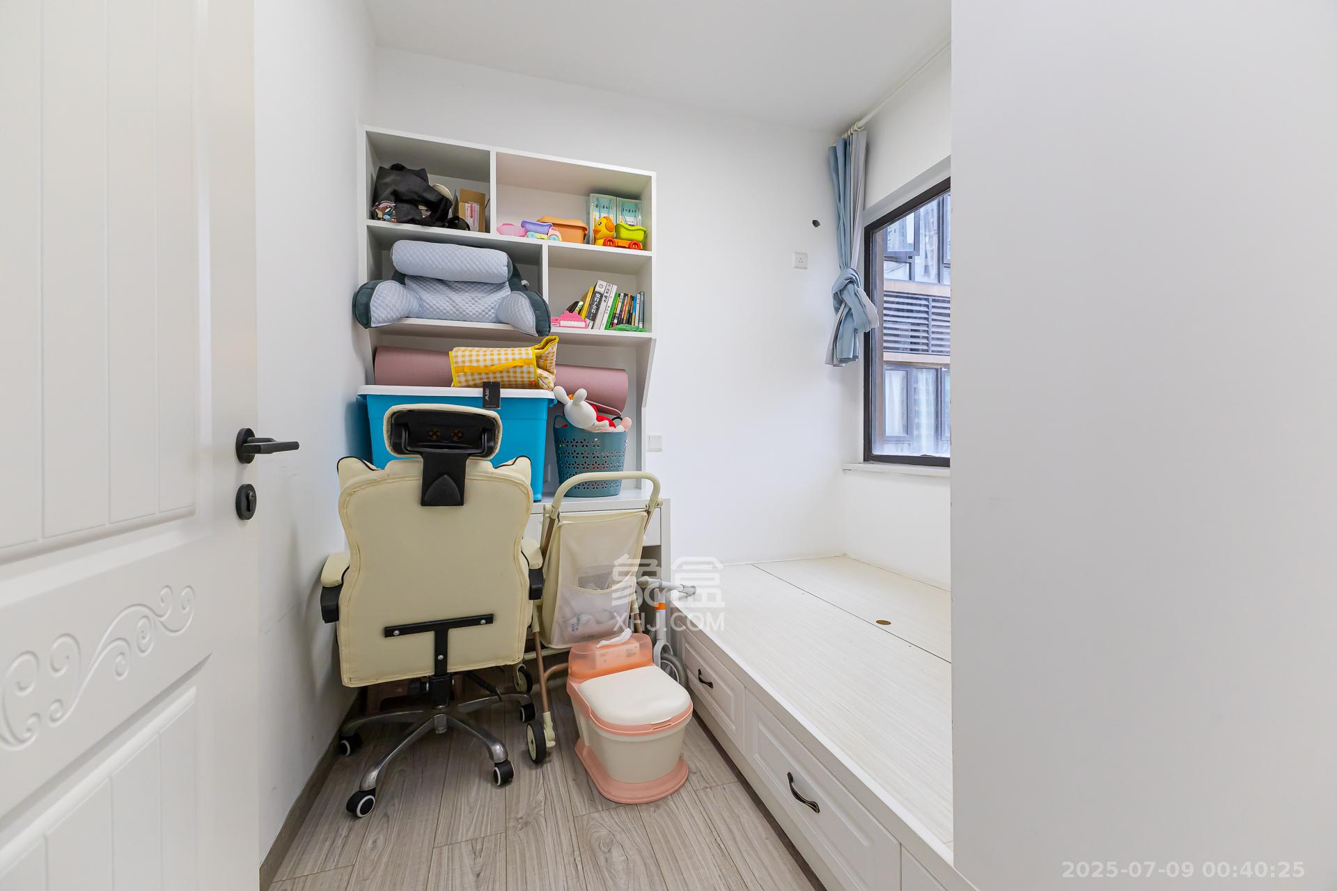 勤诚达境界城 3室2厅2卫 88.0万 勤诚达境界城 3室2厅2卫 88.0万卧室