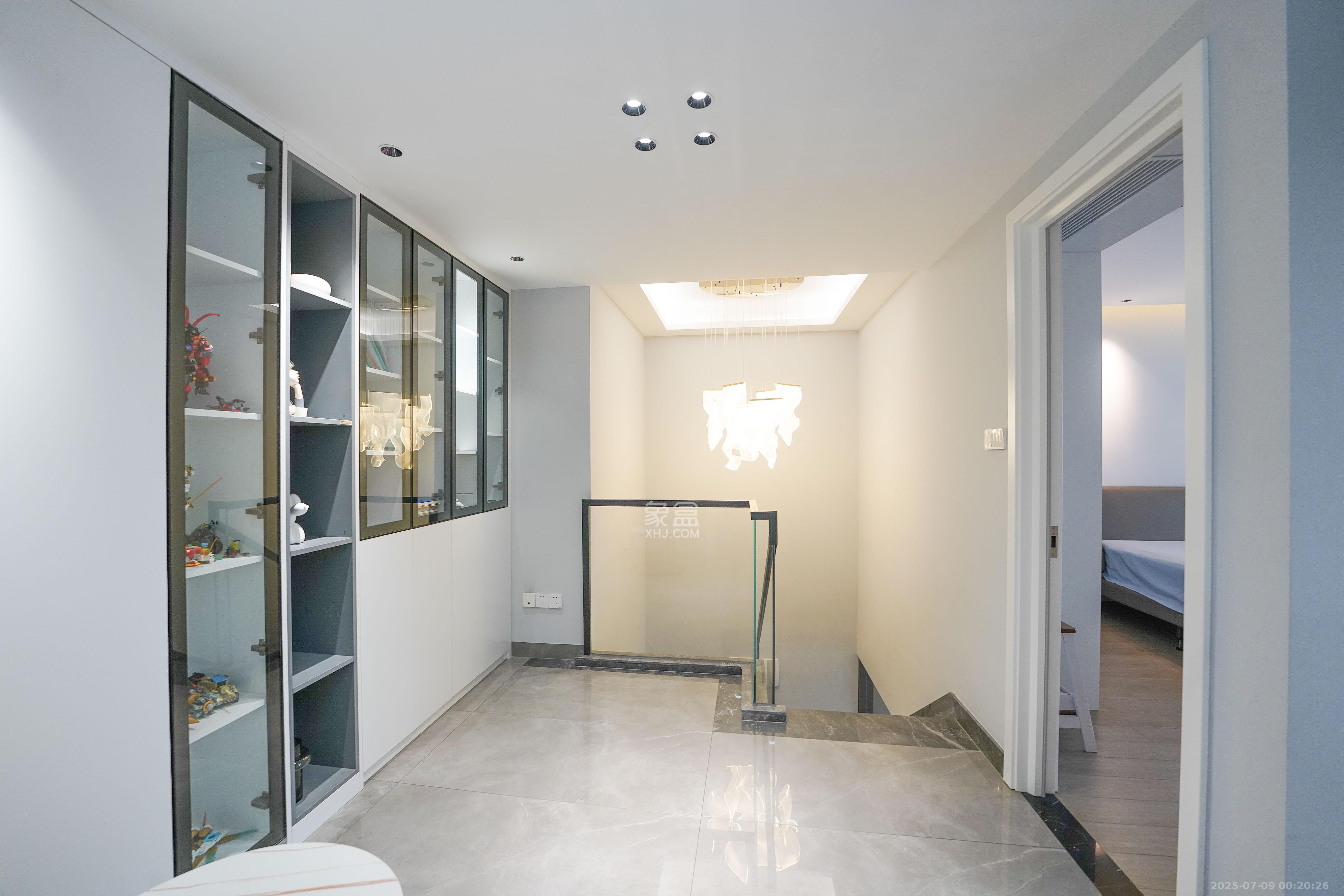 五矿万境蓝山 5室2厅2卫 165.0万 五矿万境蓝山 5室2厅2卫 165.0万客厅