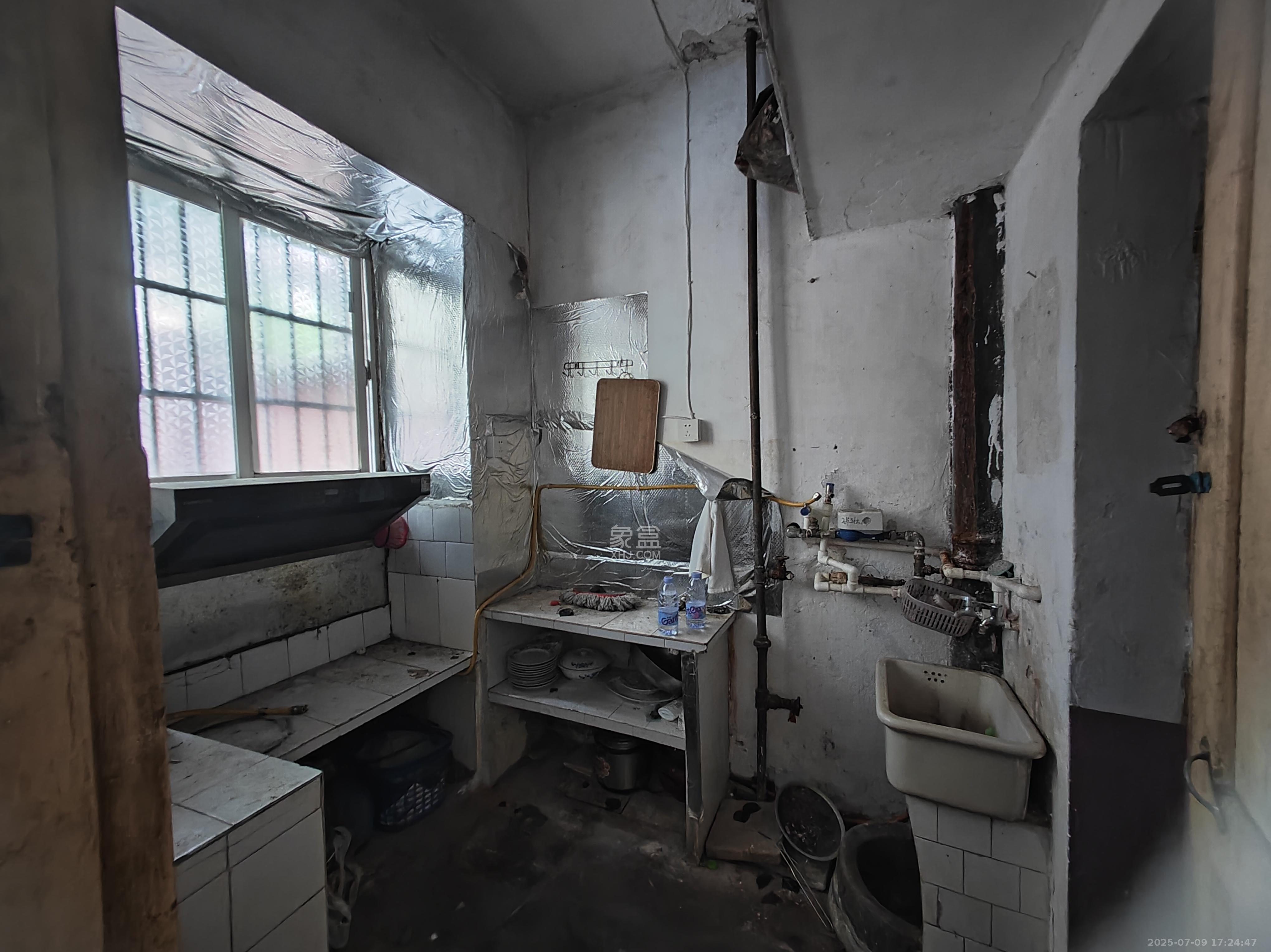 阿弥岭一二片 2室1厅1卫 1380.0元/月 阿弥岭一二片 2室1厅1卫 1380.0元/月室内图