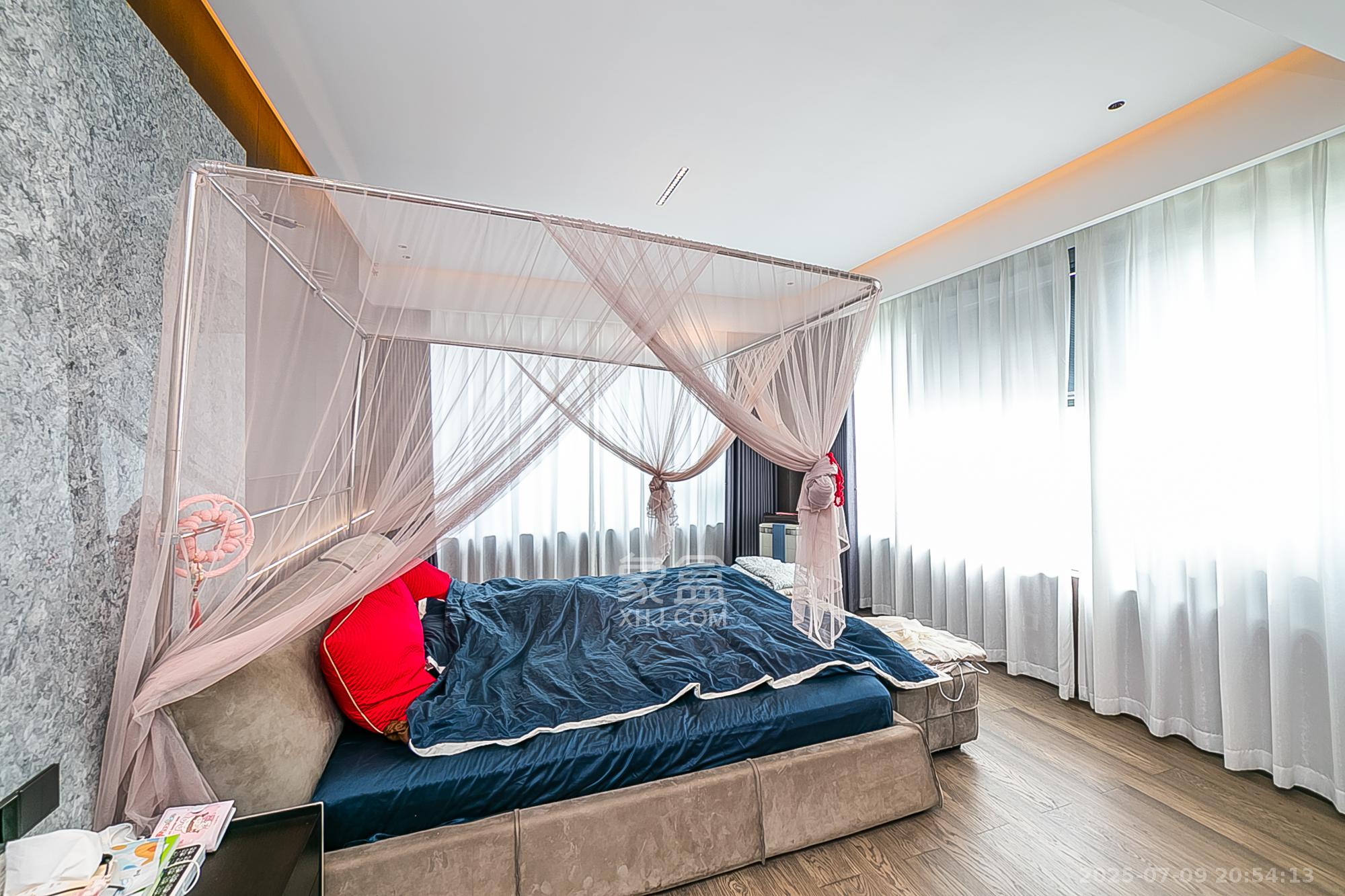 万科紫台  5室2厅4卫    650.0万 万科紫台  5室2厅4卫    650.0万卧室