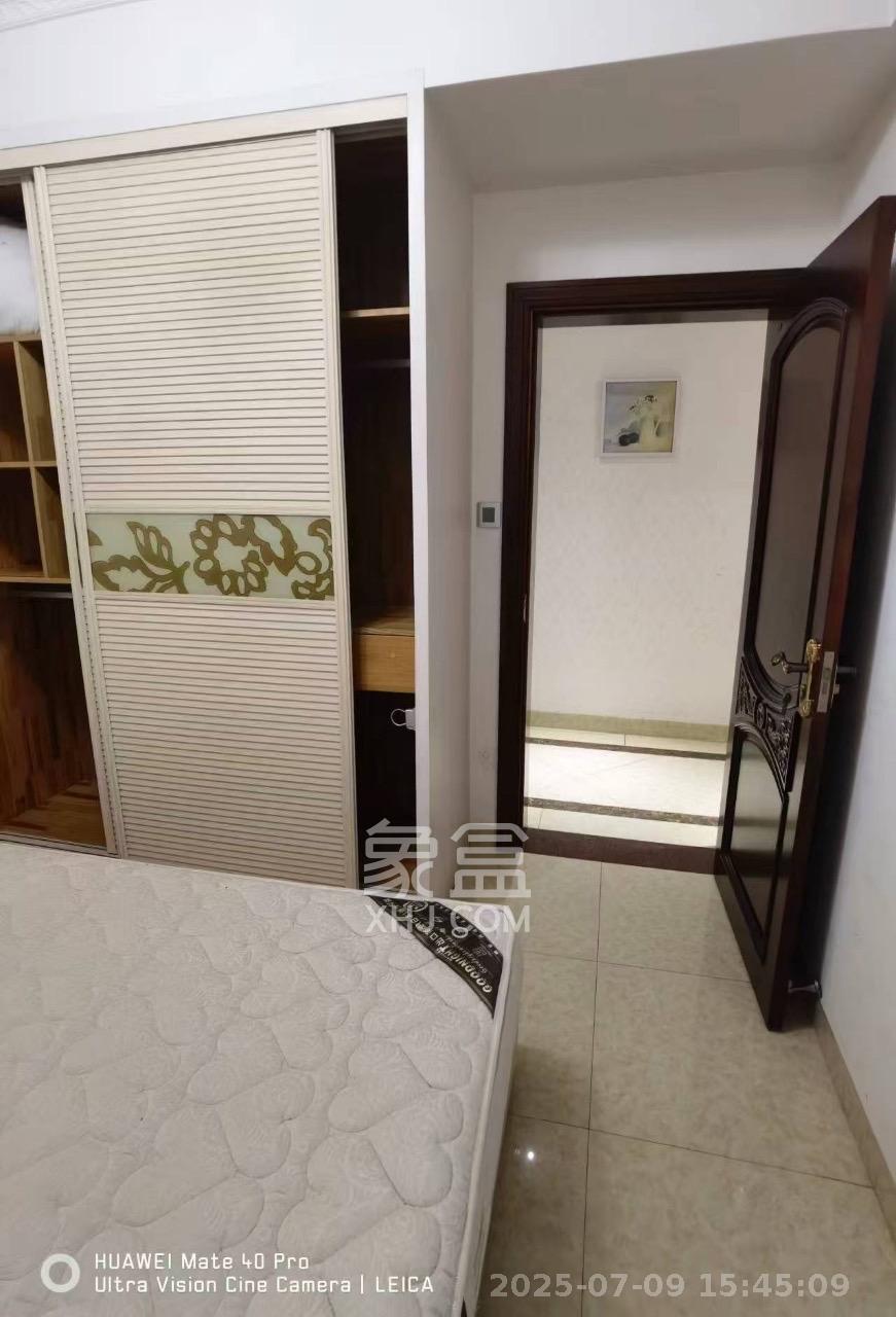 上海城小区  3室2厅2卫   2600.00元/月室内图