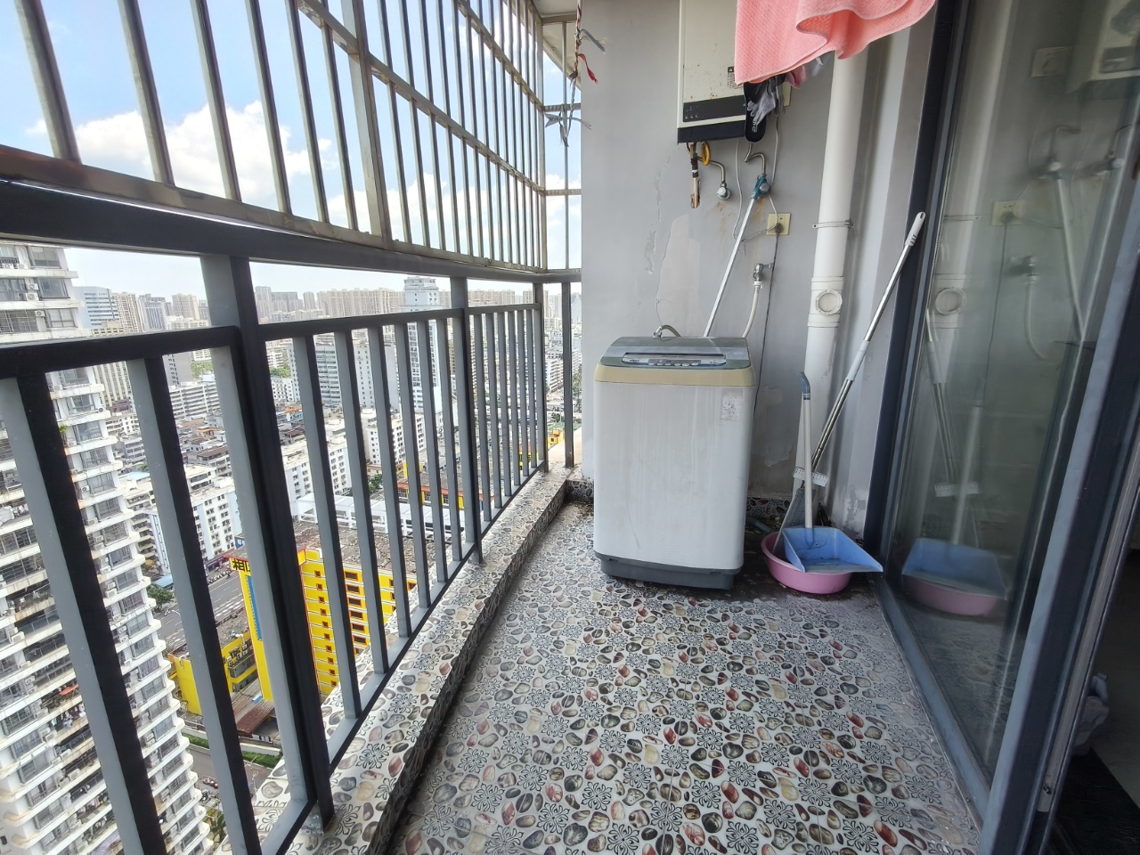 椰岛广场  1室1厅1卫    94.0万 椰岛广场  1室1厅1卫    94.0万室内图