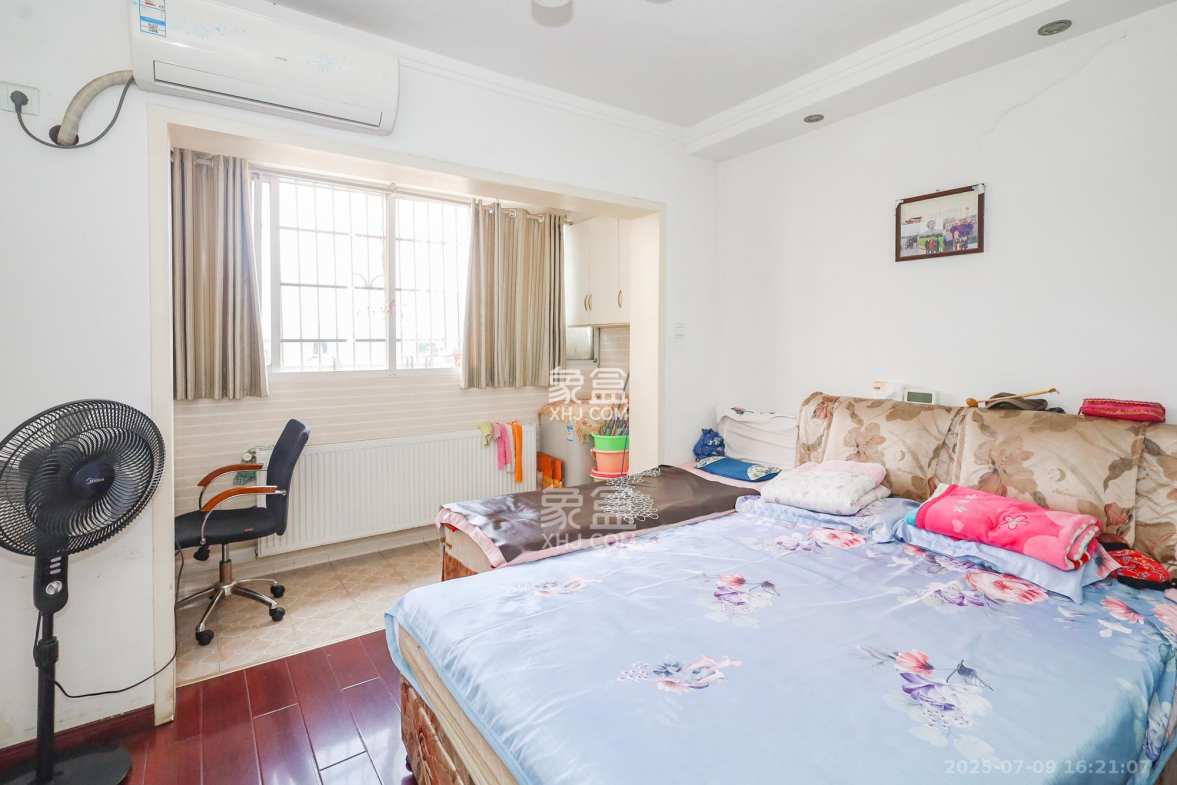 德润园  3室2厅1卫    65.0万 德润园  3室2厅1卫    65.0万卧室