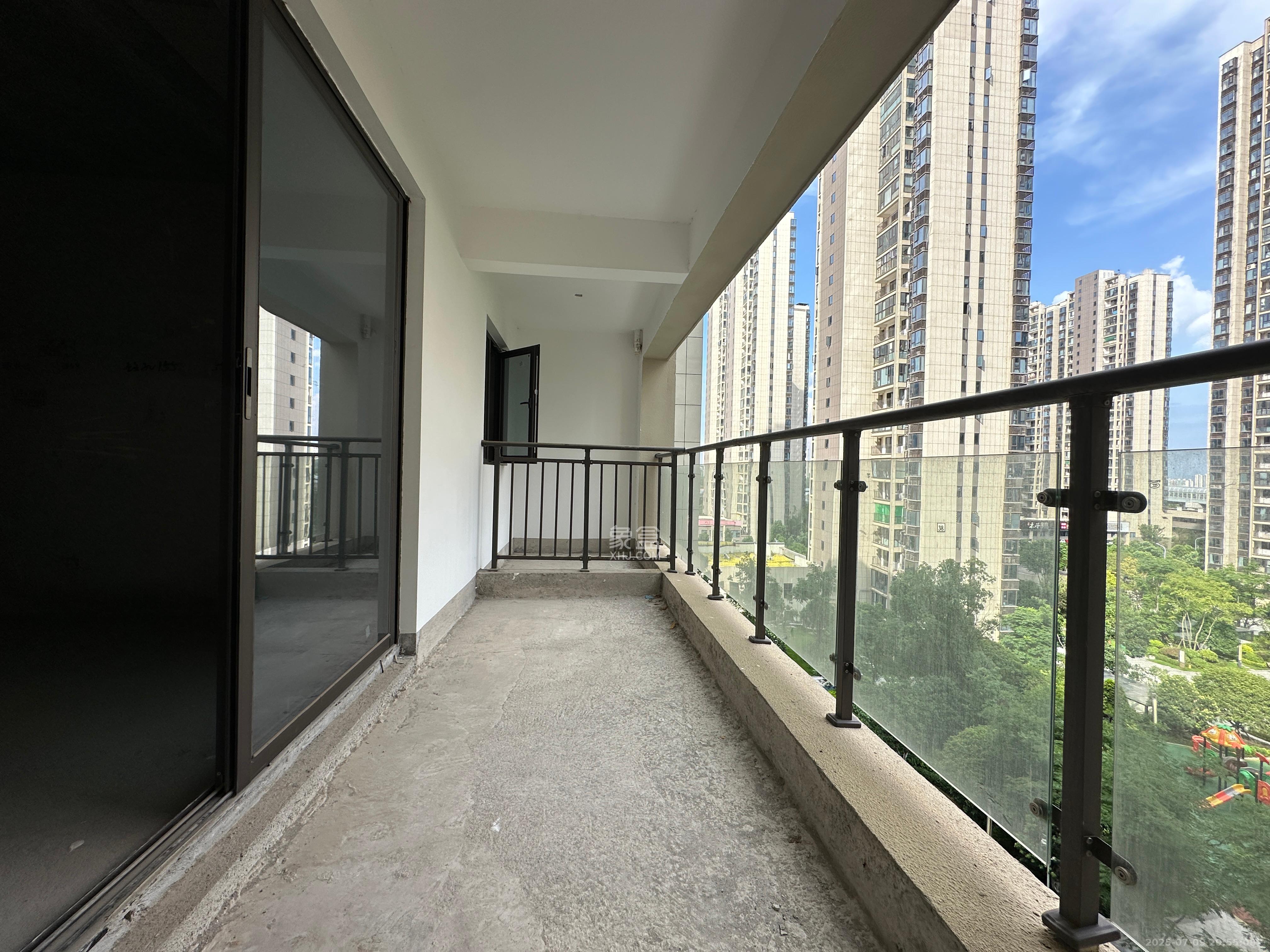 润和湘江天地D区  4室2厅2卫    147.0万 润和湘江天地D区  4室2厅2卫    147.0万阳台