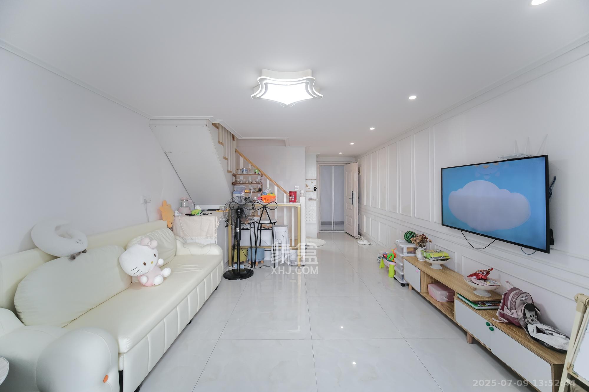 艾美潇湘  1室1厅1卫    28.8万 艾美潇湘  1室1厅1卫    28.8万客厅