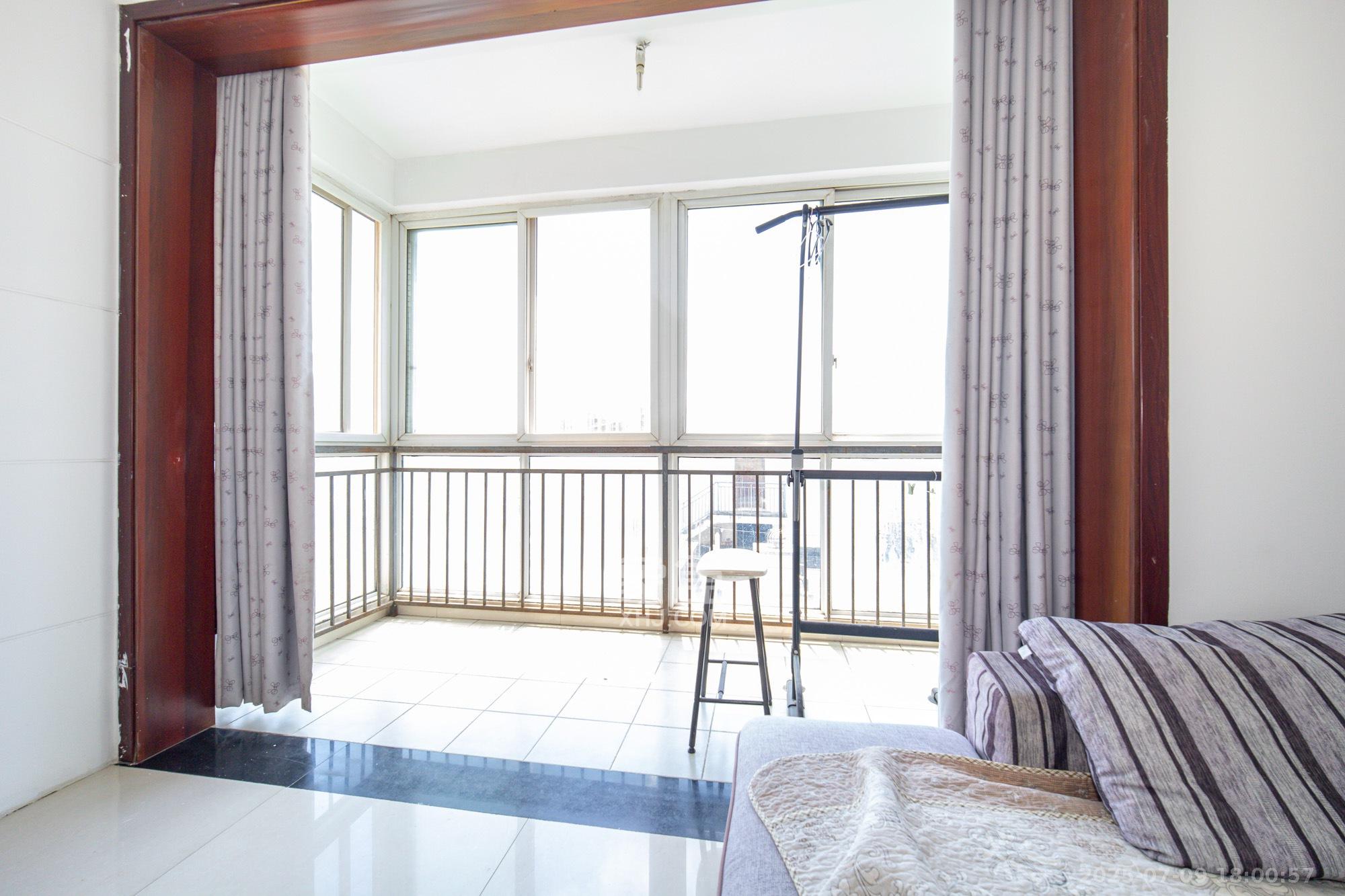 楚天世纪城东苑 2室2厅1卫 56.0万 楚天世纪城东苑 2室2厅1卫 56.0万阳台