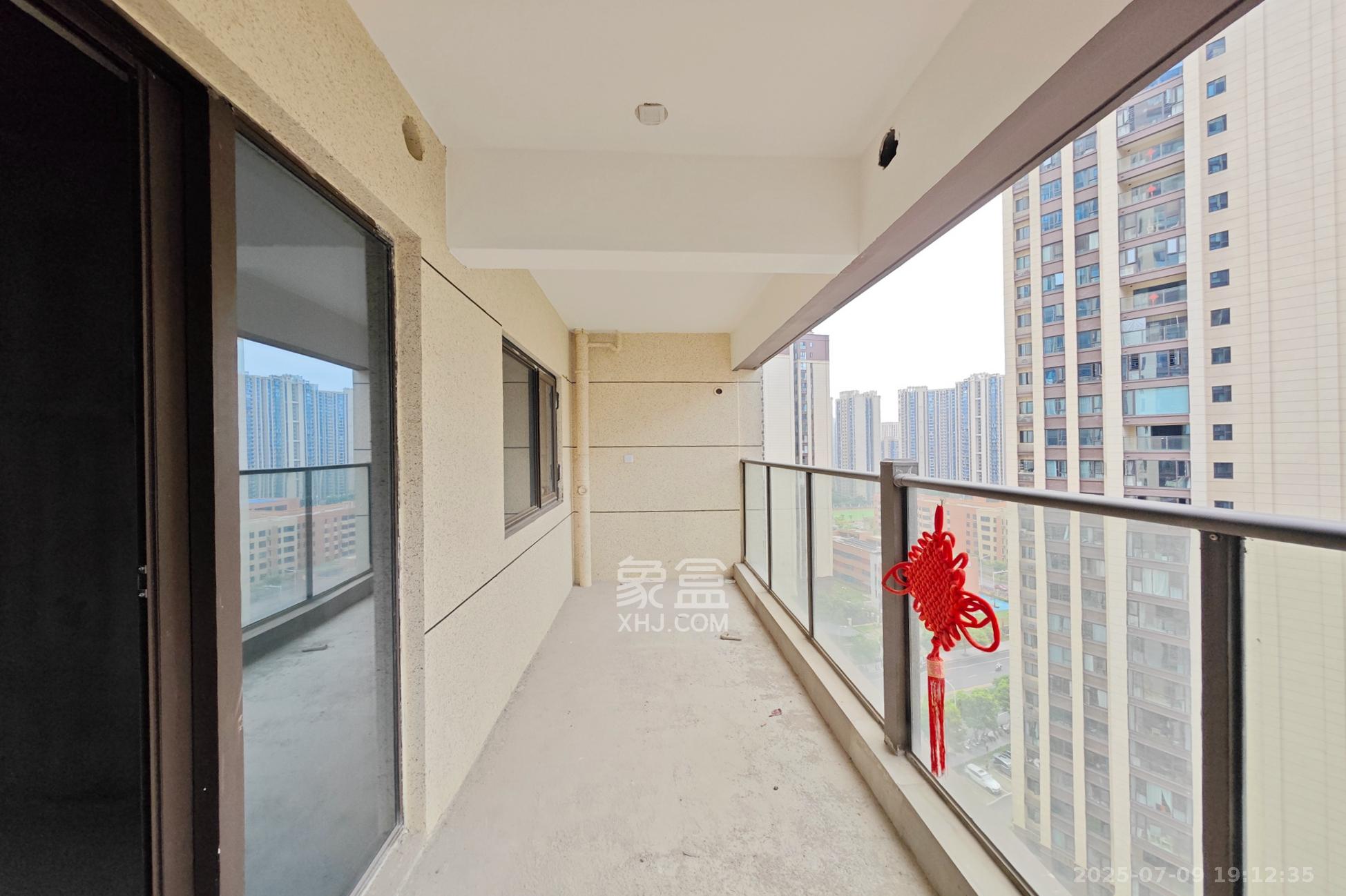 国欣向荣府  4室2厅2卫    153.0万 国欣向荣府  4室2厅2卫    153.0万阳台