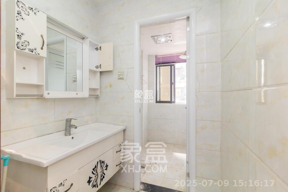 东岸城邦  4室2厅2卫   2800.00元/月室内图