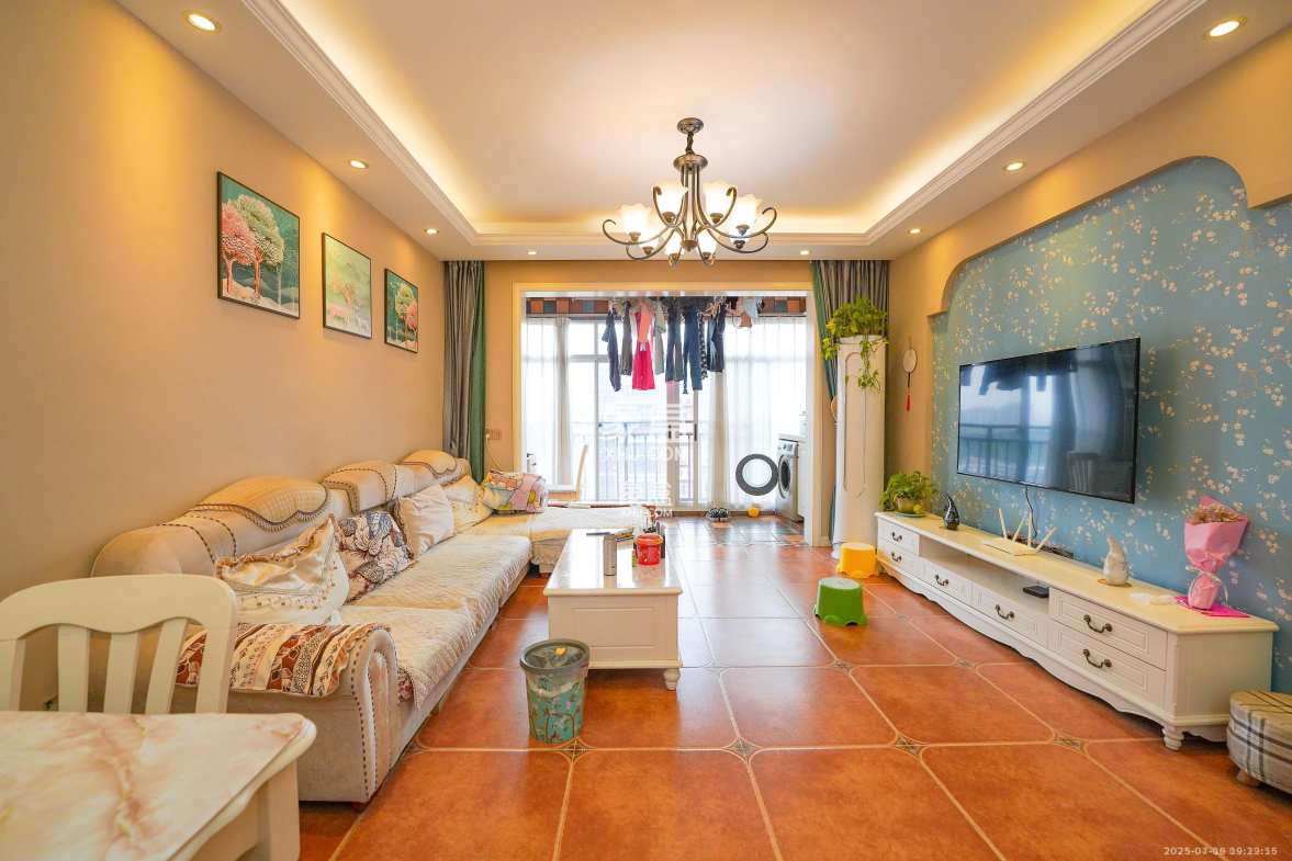 凯富漫城  3室2厅1卫    1400.0元/月 凯富漫城  3室2厅1卫    1400.0元/月室内图