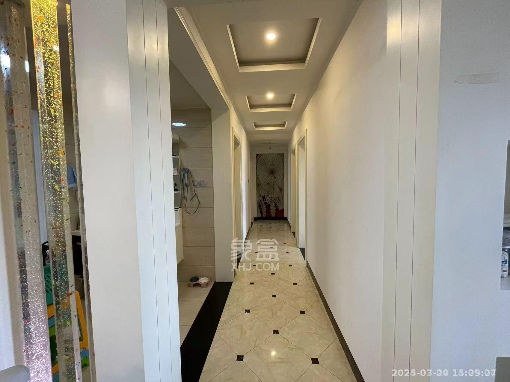 城市风景 4室2厅2卫 2800.00元/月 城市风景 4室2厅2卫 2800.00元/月室内图