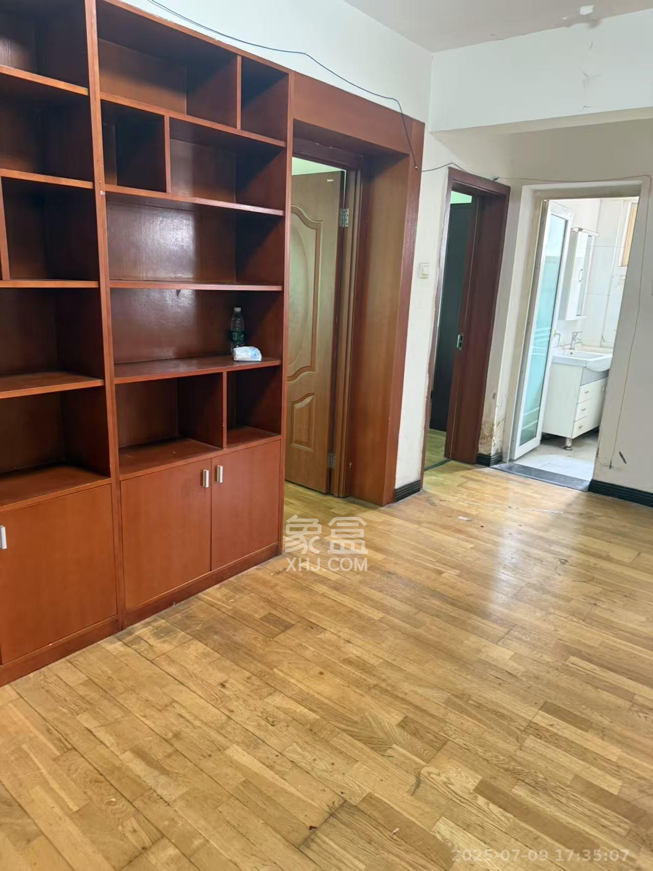 定王台公寓  3室1厅1卫    2500.0元/月 定王台公寓  3室1厅1卫    2500.0元/月室内图