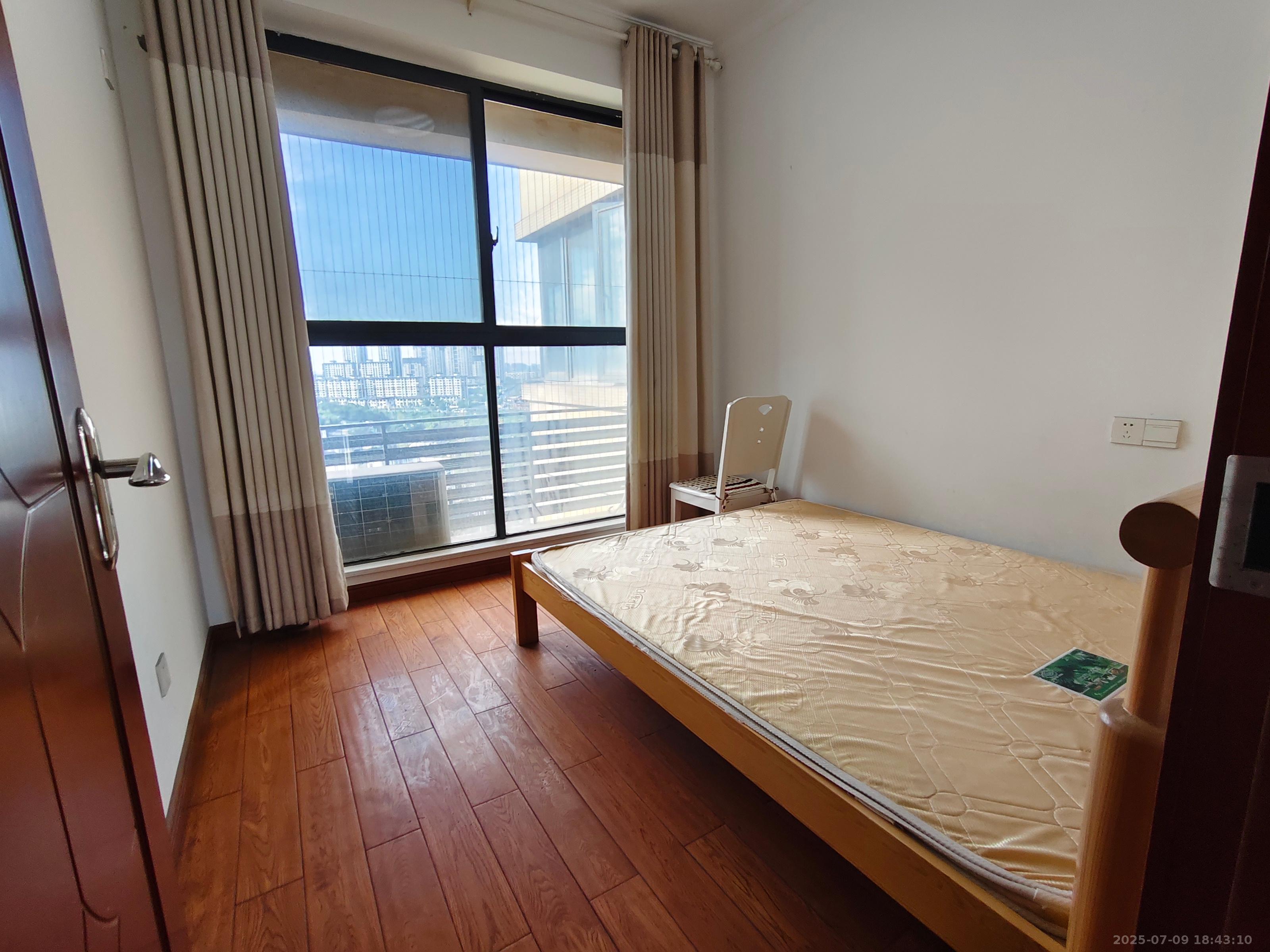 新桂广场  3室2厅1卫   1600.00元/月室内图