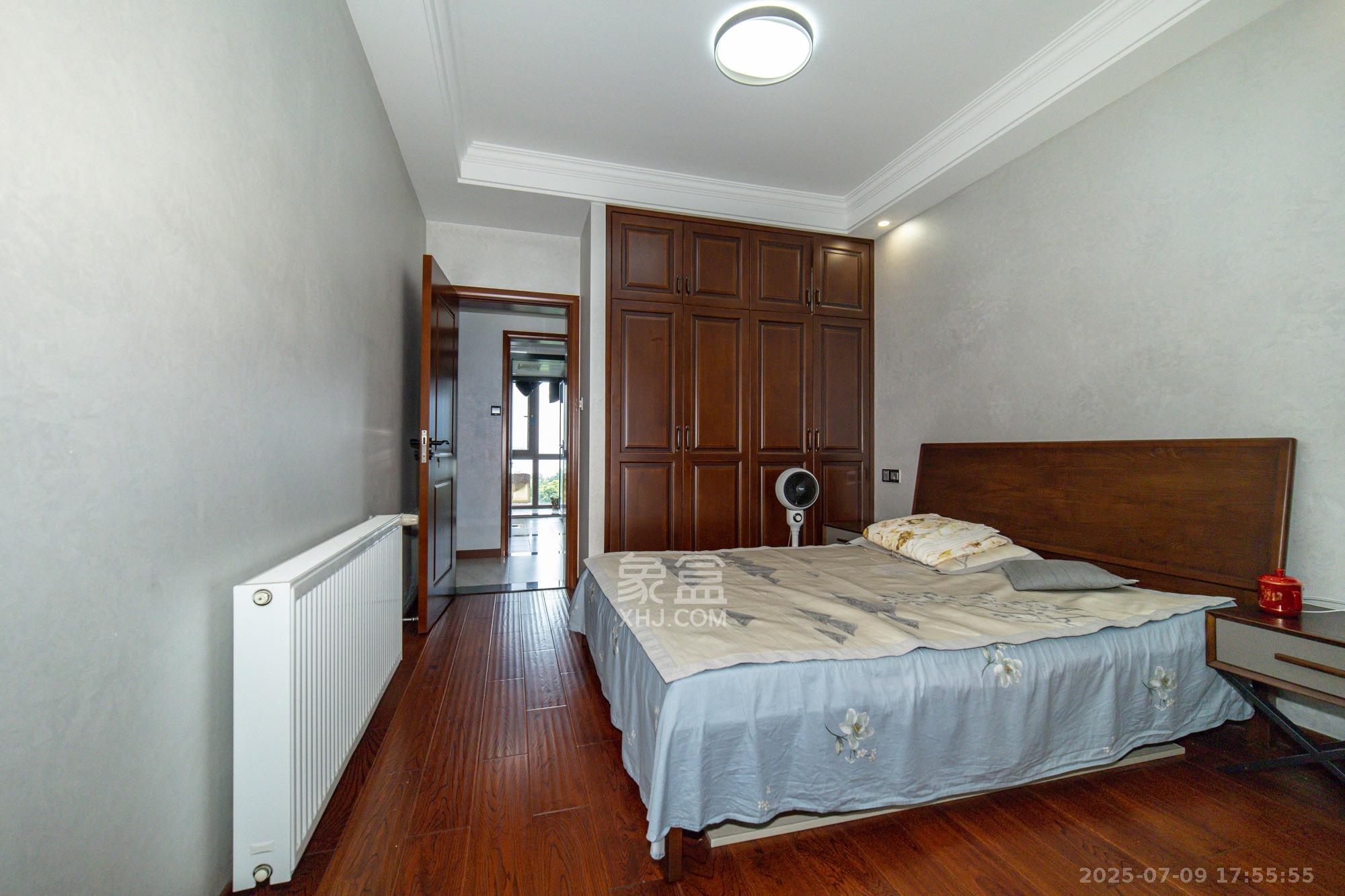 国泰九龙湾  3室2厅2卫    108.0万卧室