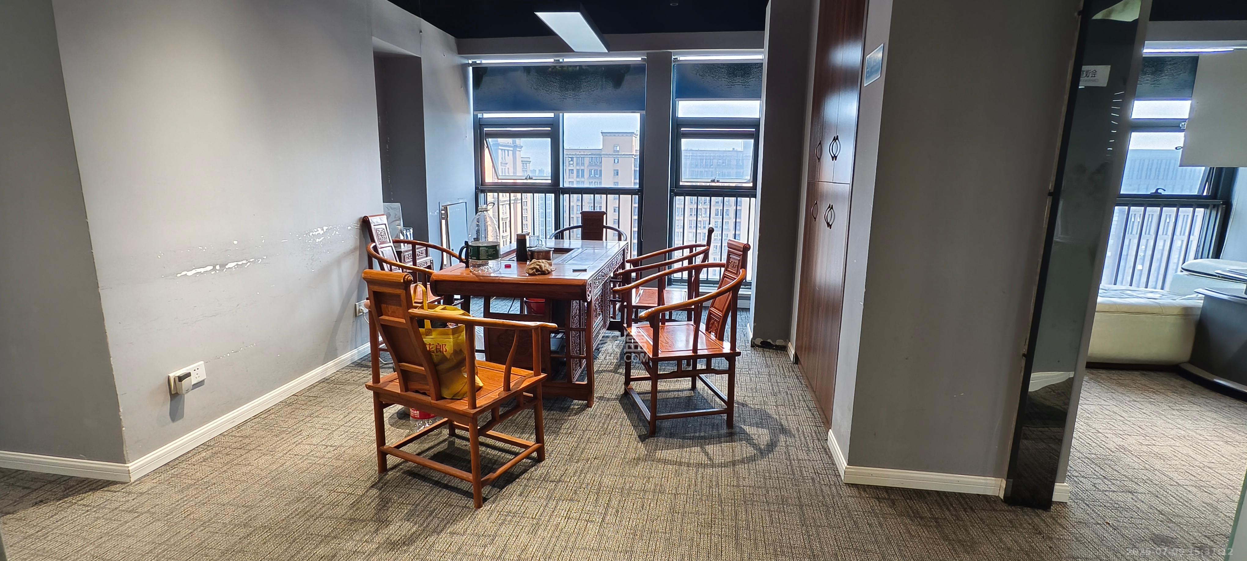 第六都（陆都小区）  1室1厅1卫    1800.0元/月室内图