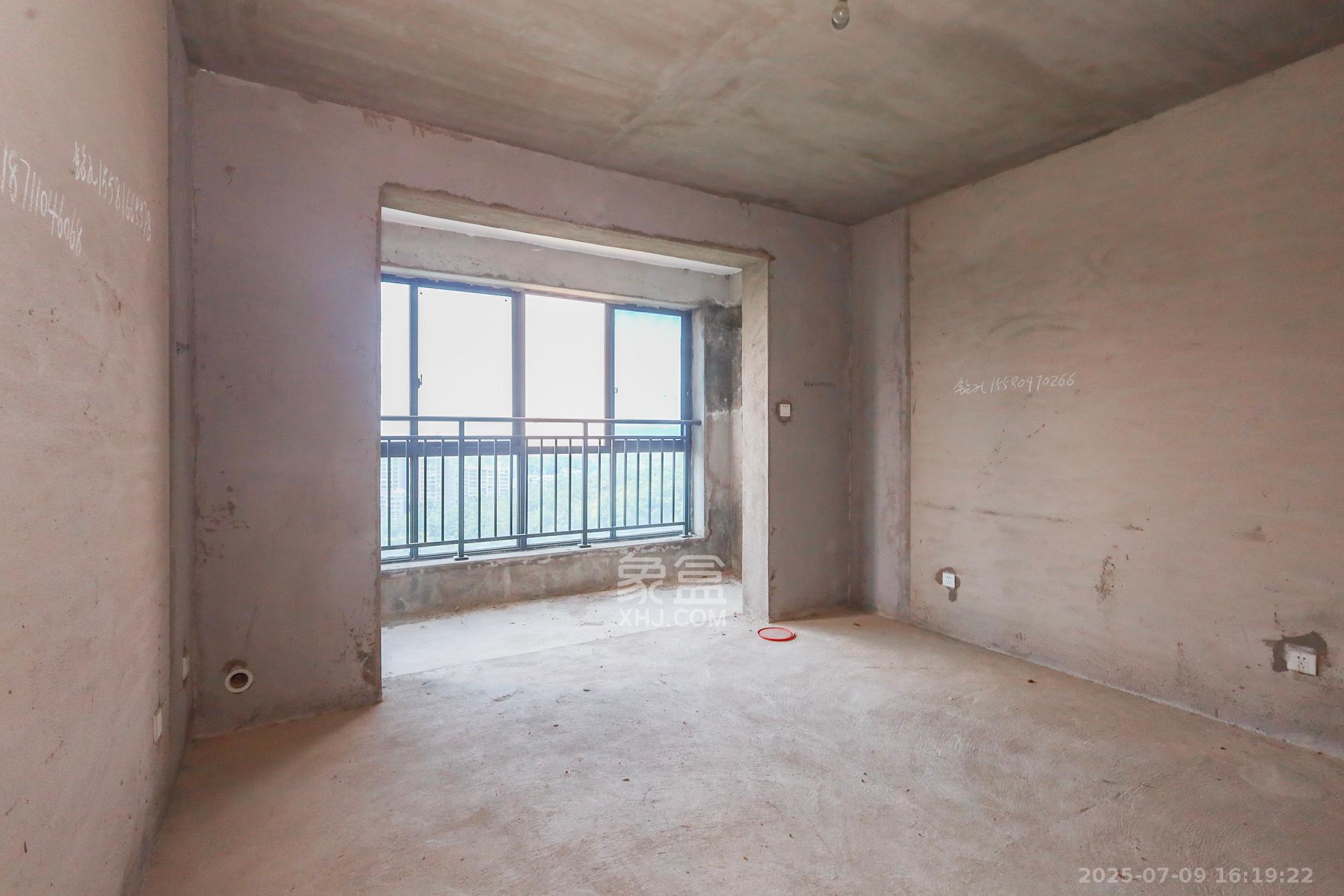 滨江海棠湾 3室2厅1卫 72.0万 滨江海棠湾 3室2厅1卫 72.0万客厅