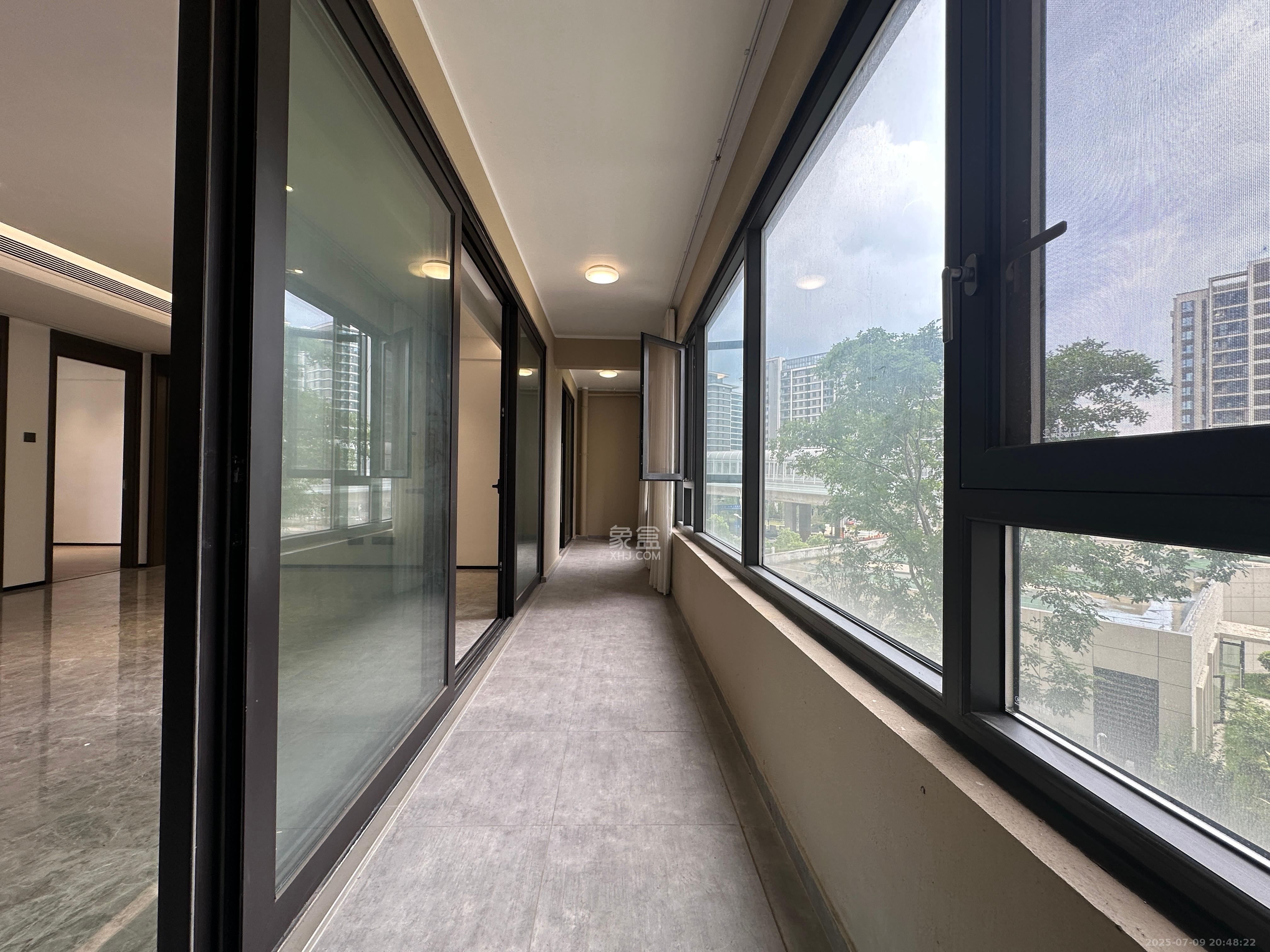 万科滨河道  4室2厅2卫    184.0万 万科滨河道  4室2厅2卫    184.0万阳台