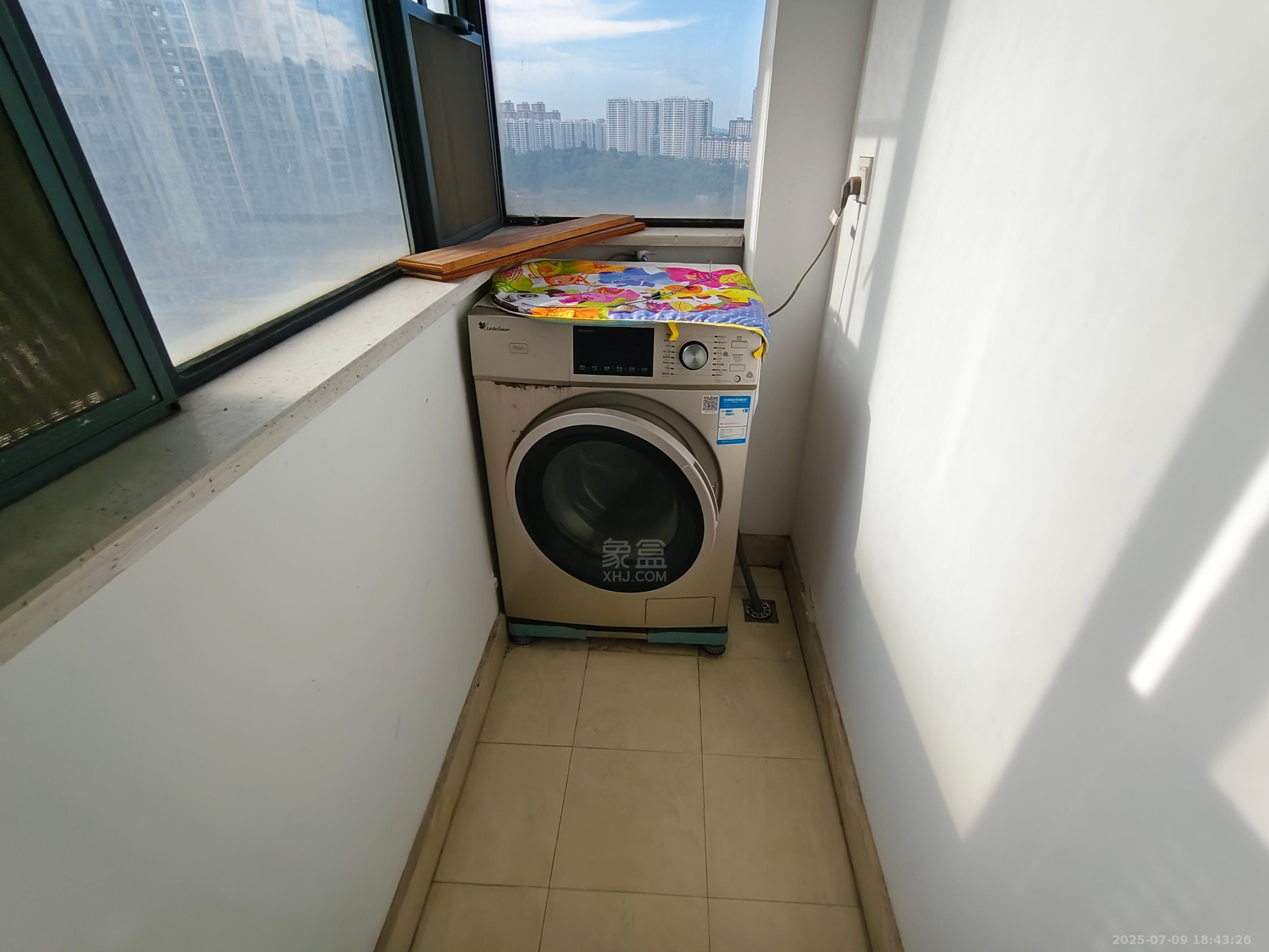 新桂广场  3室2厅1卫   1600.00元/月室内图