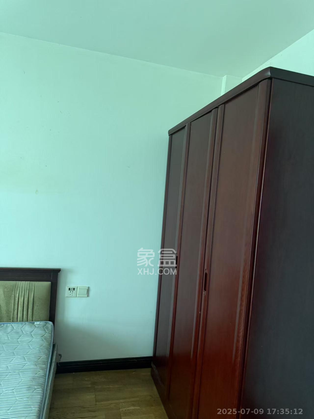 定王台公寓  3室1厅1卫    2500.0元/月 定王台公寓  3室1厅1卫    2500.0元/月室内图