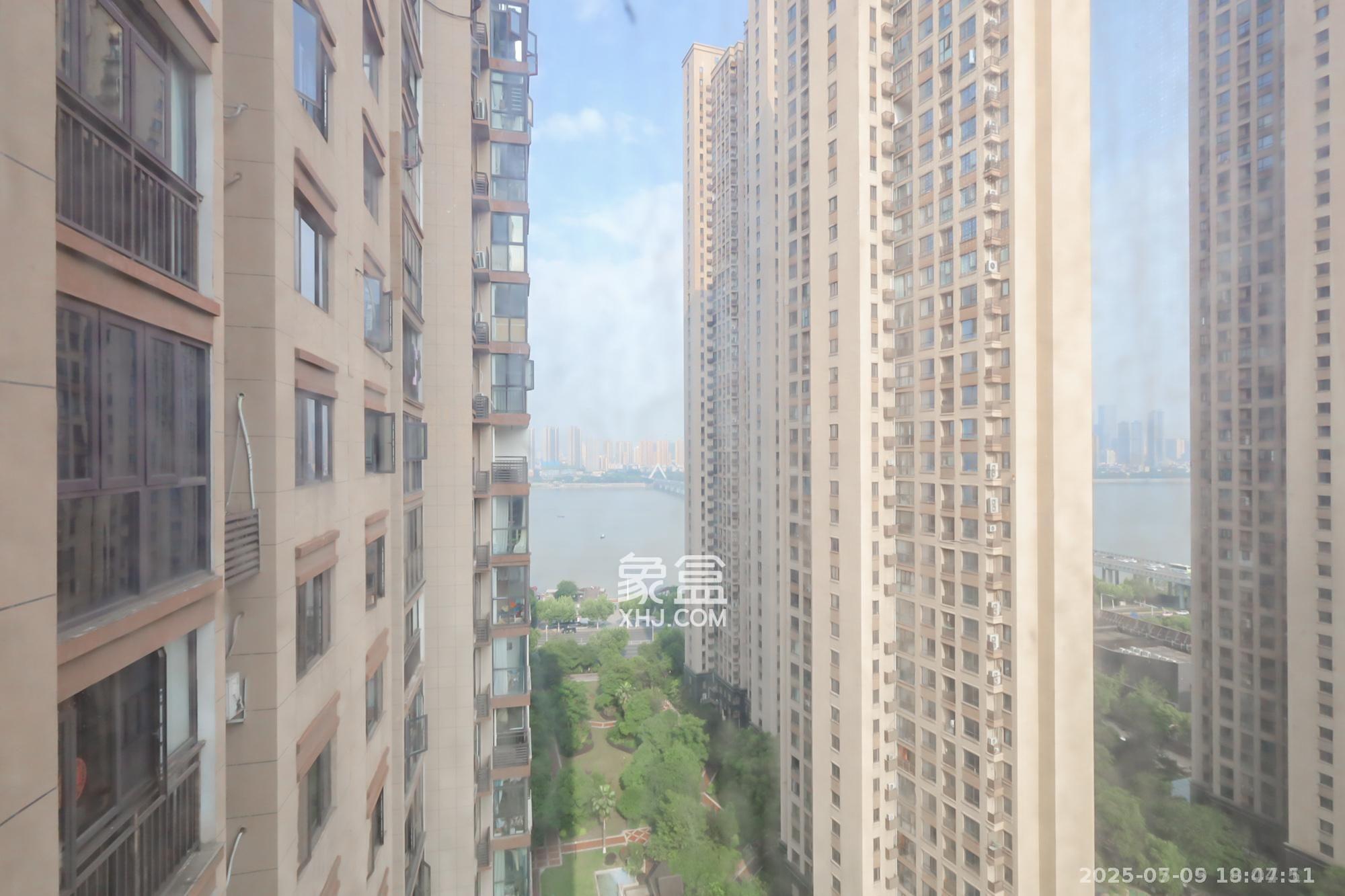 世茂外滩里（世茂铂翠湾三期）  3室2厅1卫   3500.00元/月室内图