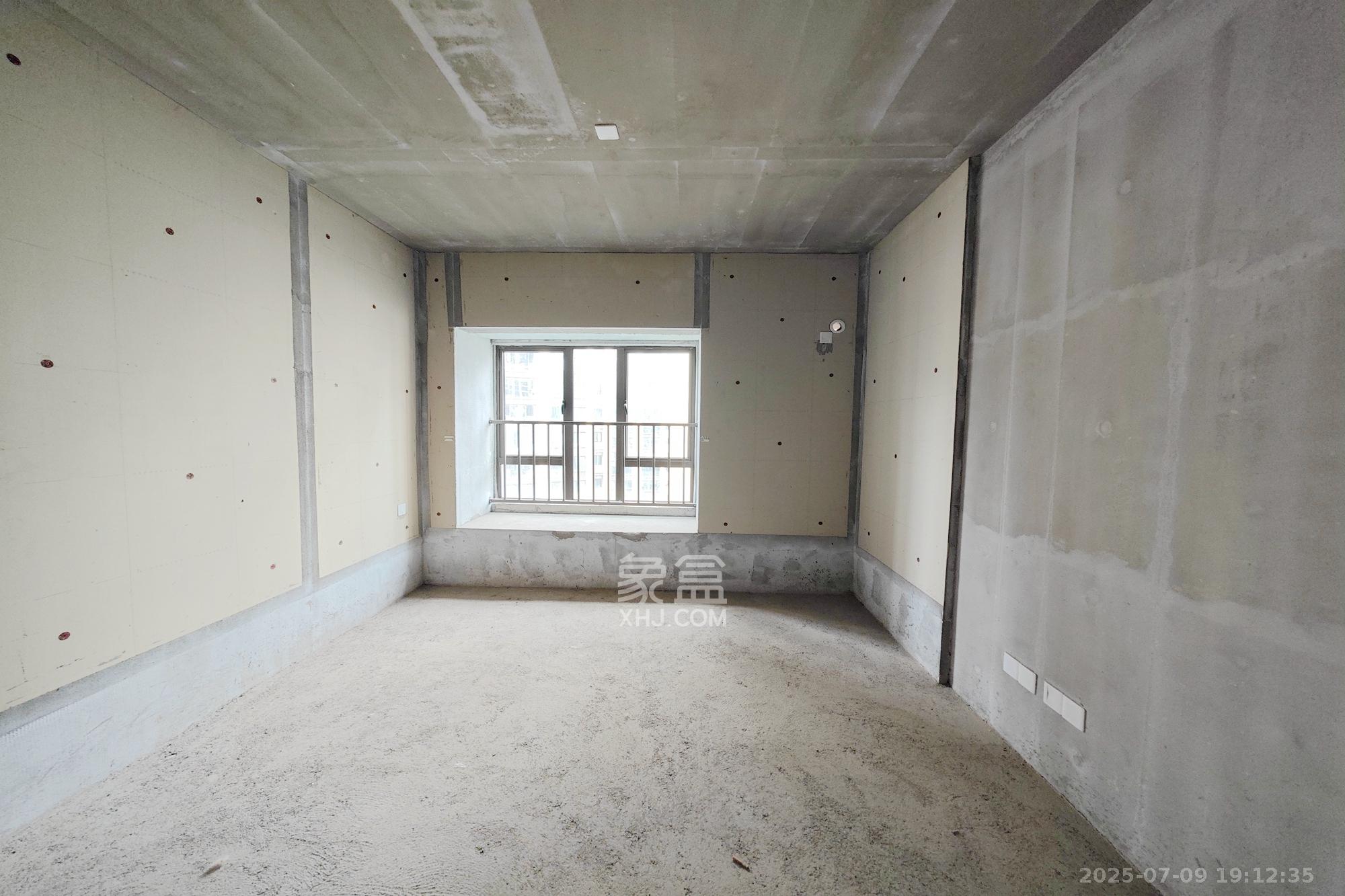 国欣向荣府  4室2厅2卫    153.0万 国欣向荣府  4室2厅2卫    153.0万卧室