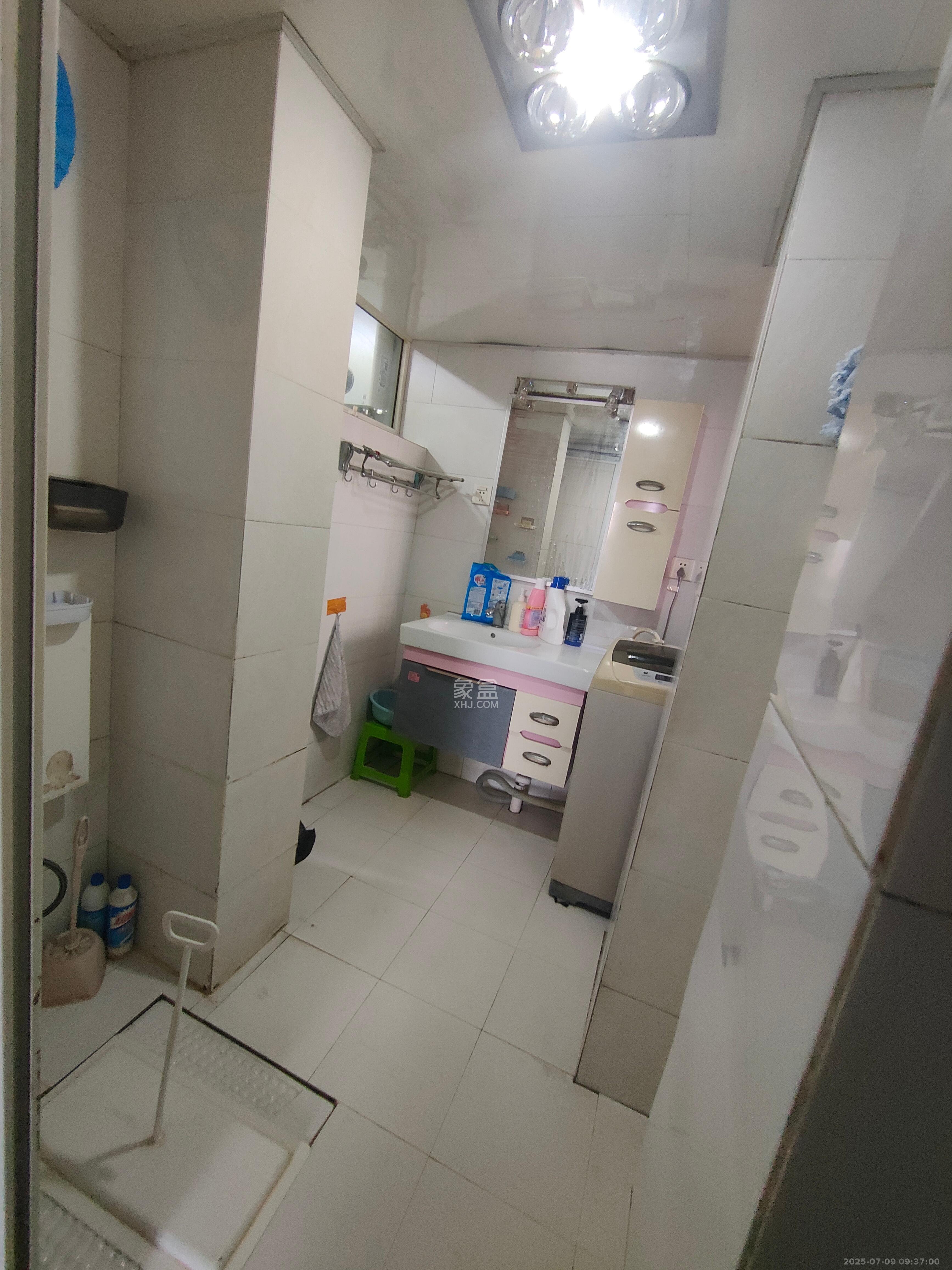 山水华景 3室2厅1卫 2400.0元/月 山水华景 3室2厅1卫 2400.0元/月室内图