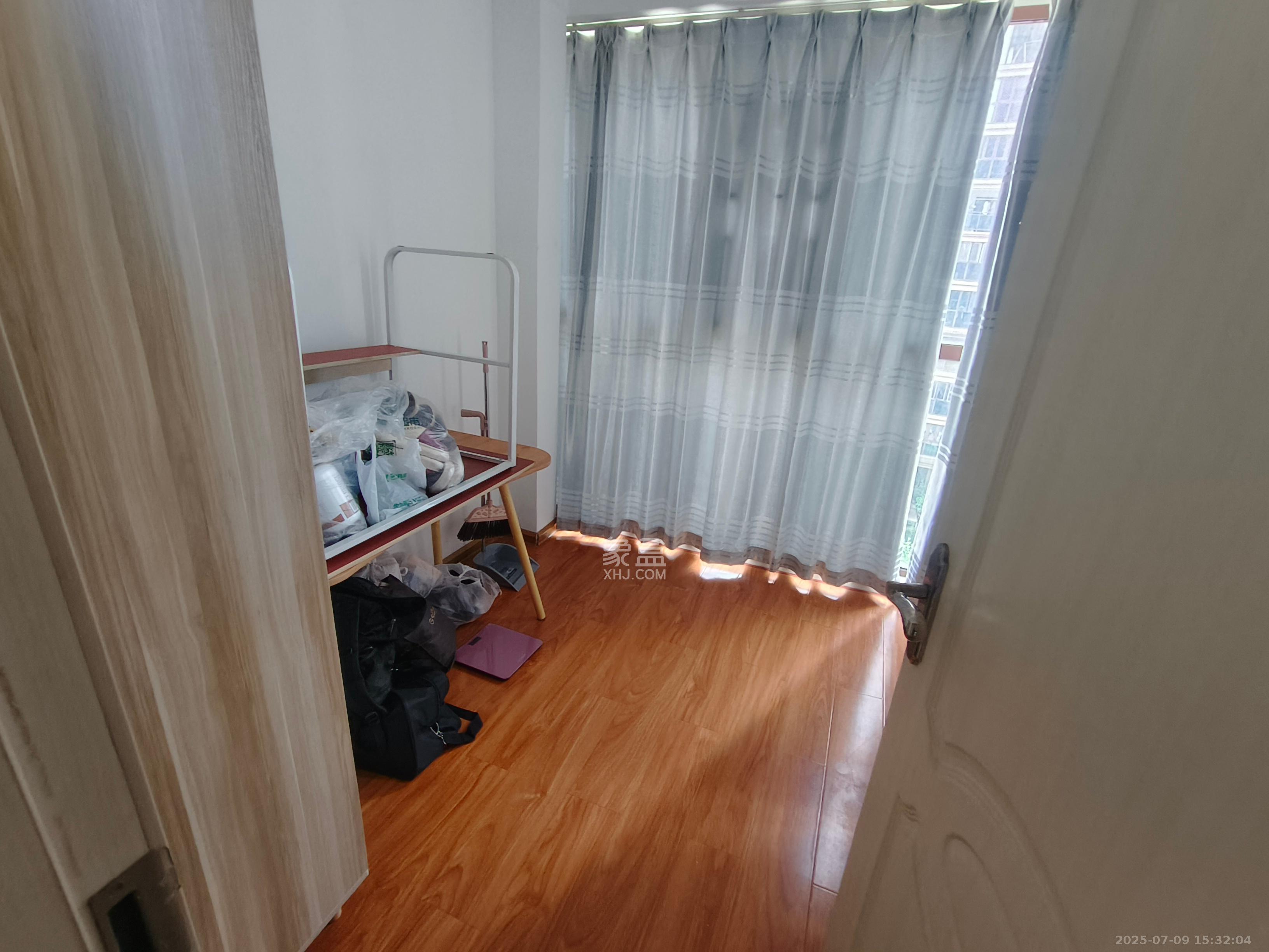 万里时代  3室2厅1卫   2700.00元/月室内图