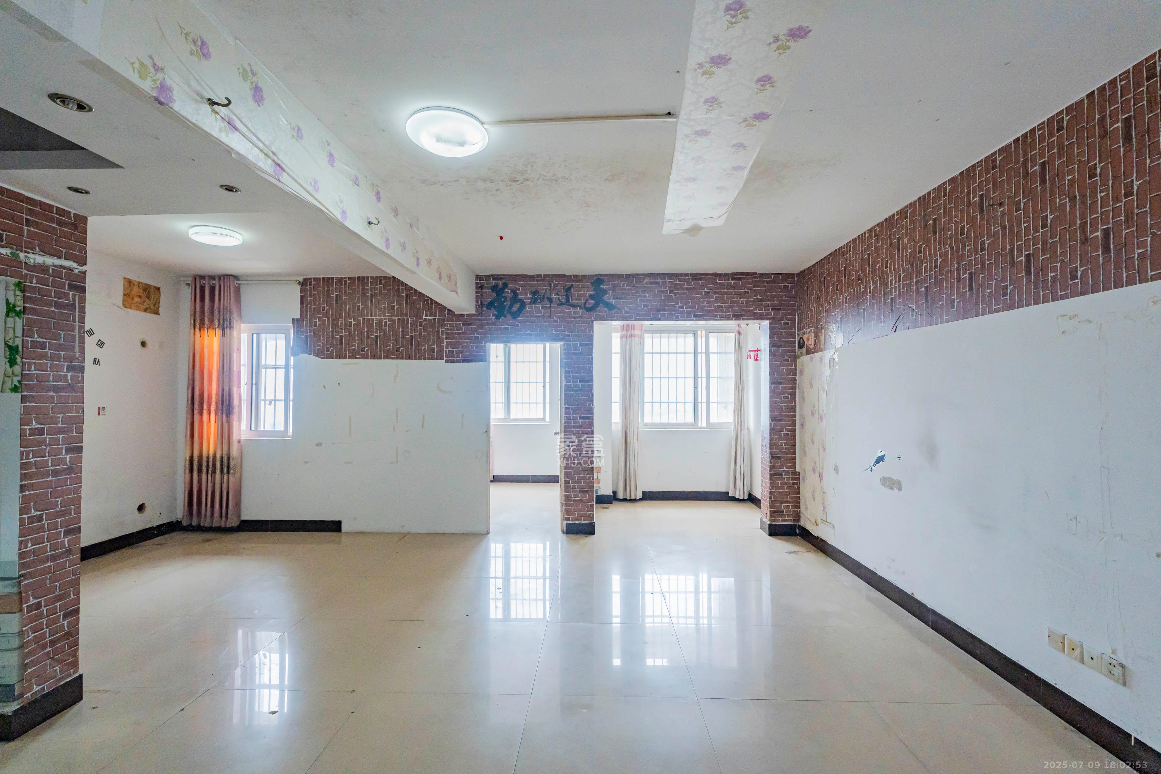 建鸿达现代公寓  2室2厅1卫   53.80万