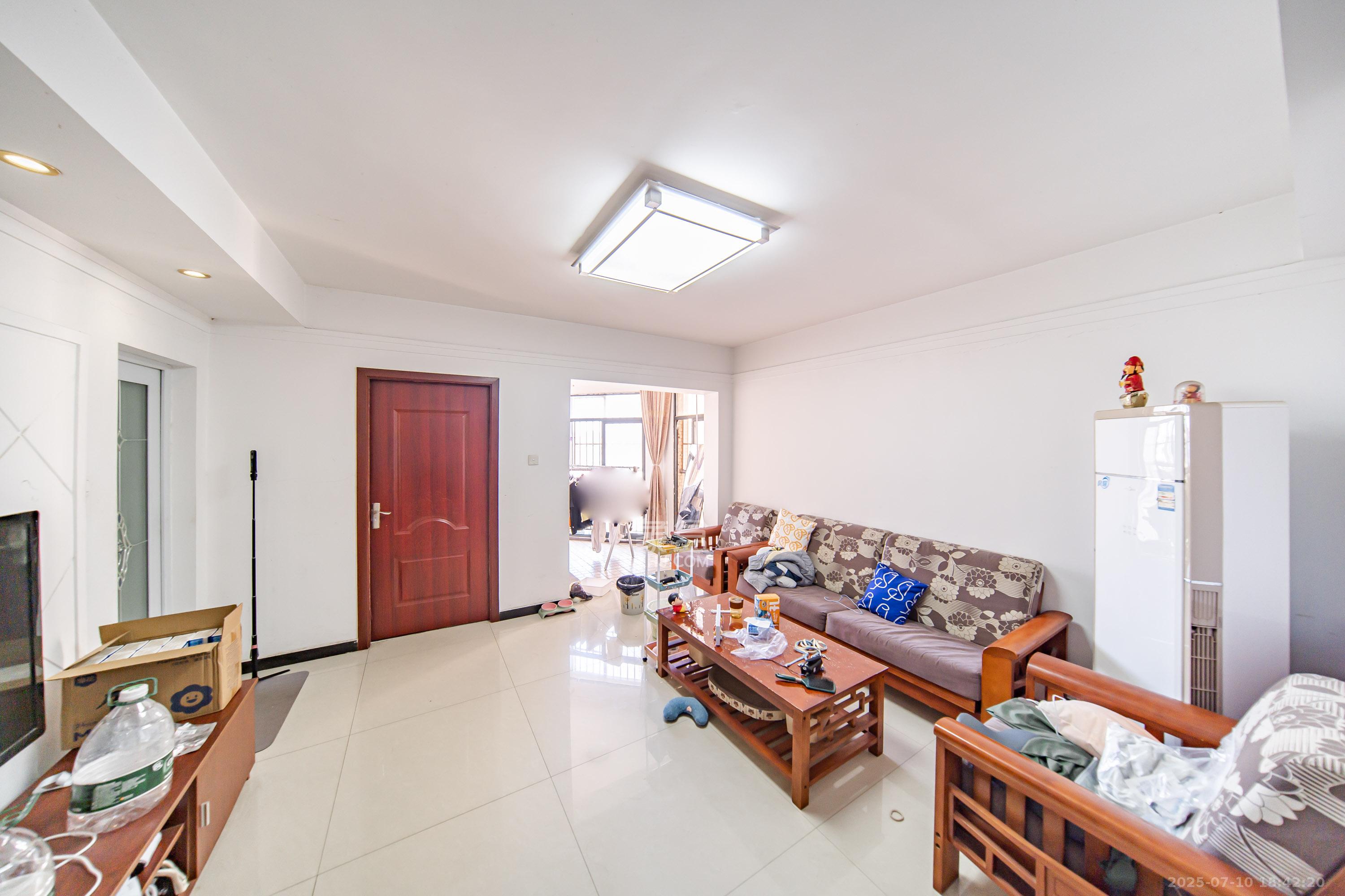 诚兴园 2室2厅1卫 56.0万 诚兴园 2室2厅1卫 56.0万客厅