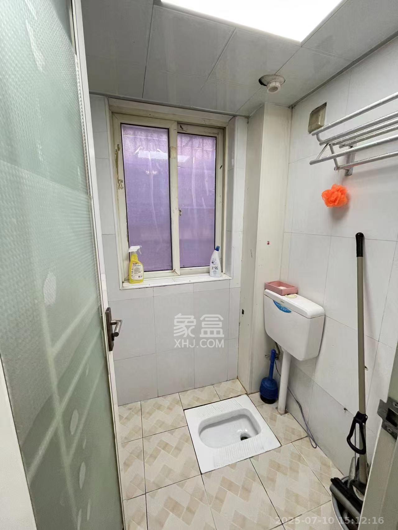 天鸿小区  2室2厅1卫   1700.00元/月室内图