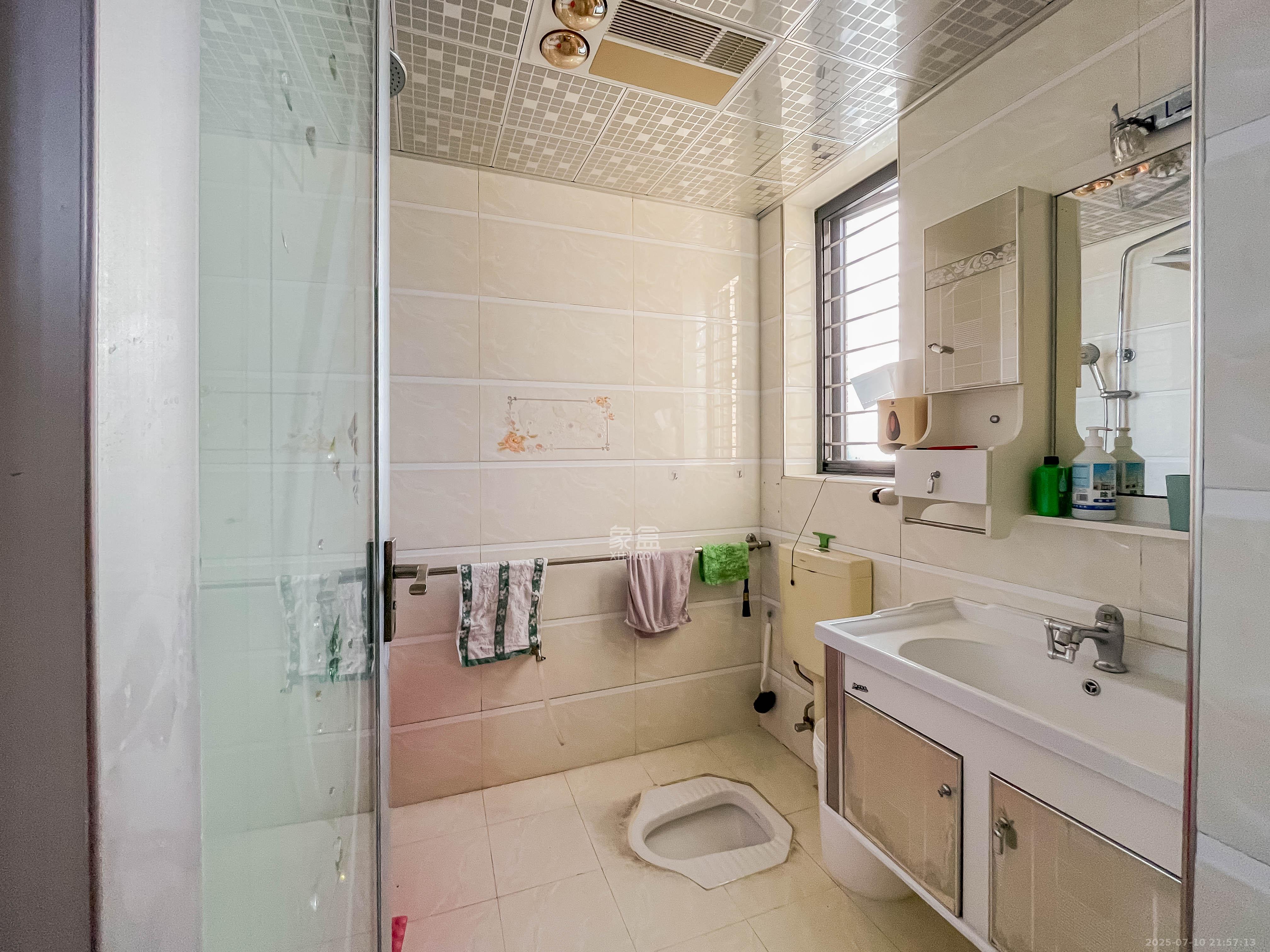 中国铁建国际城一期 3室2厅1卫 55.0万 中国铁建国际城一期 3室2厅1卫 55.0万卫生间