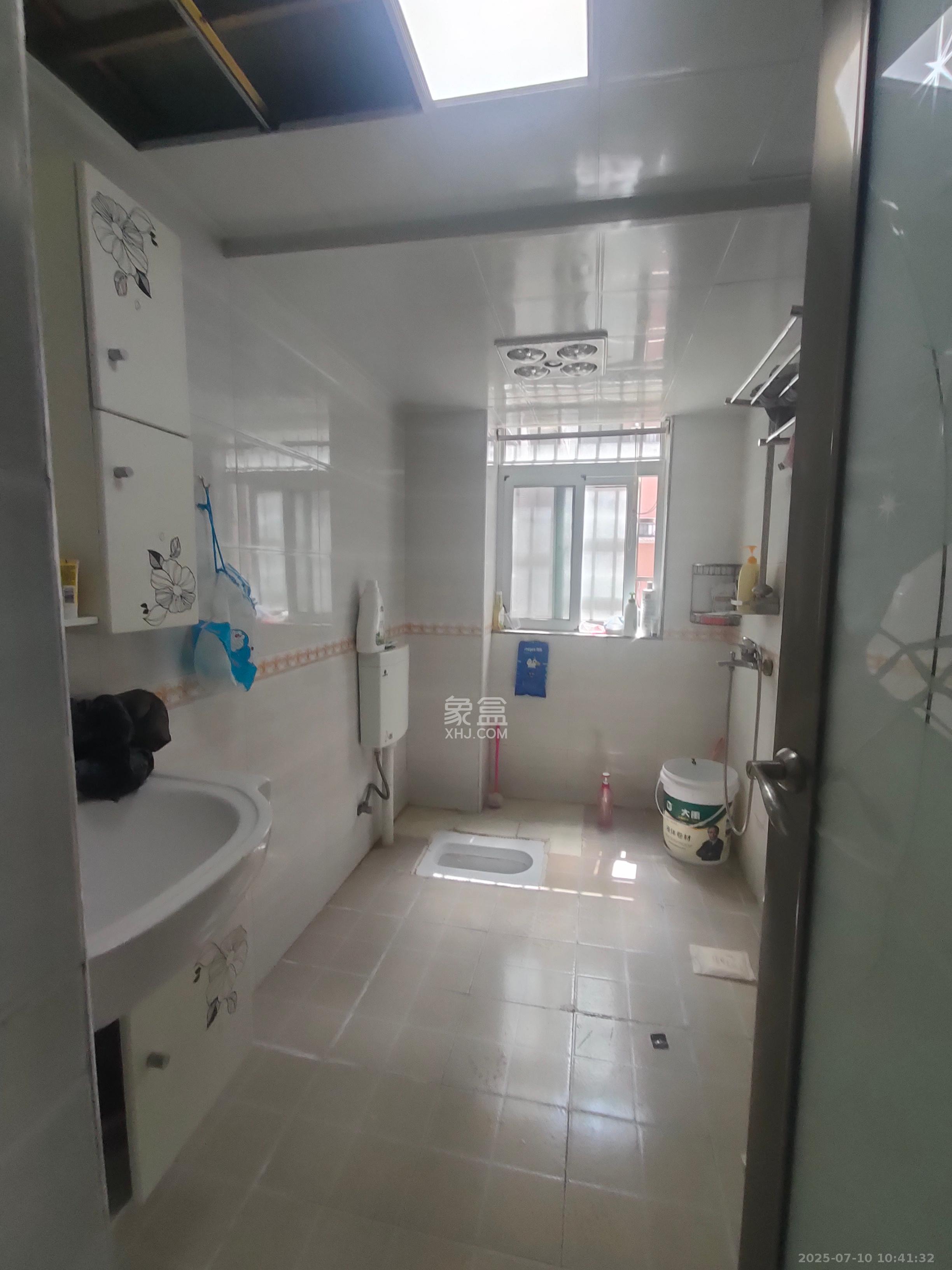 骑龙安置小区  3室2厅1卫   1800.00元/月室内图