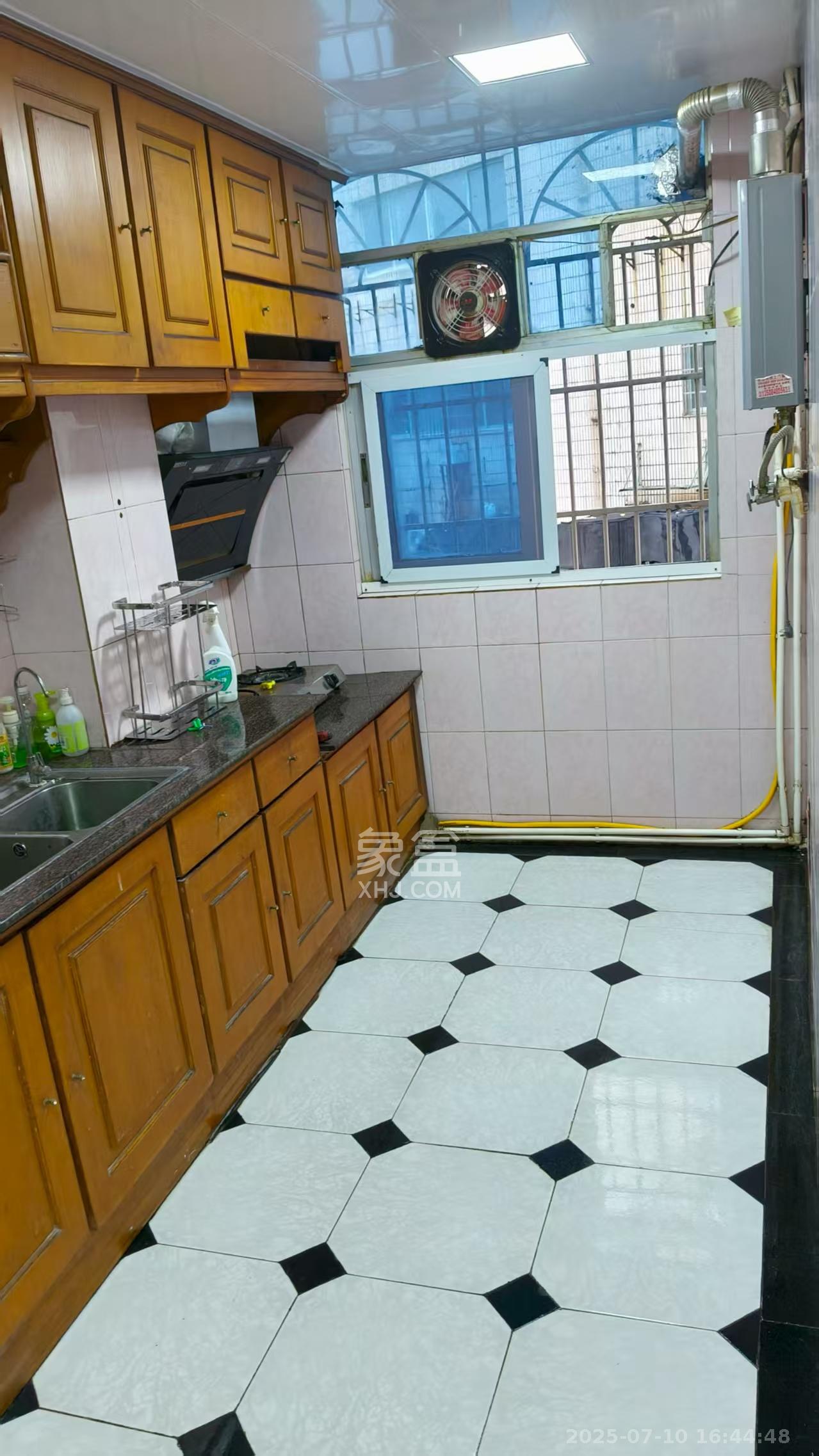 海华花园(京电大厦)  3室2厅1卫    2200.0元/月 海华花园(京电大厦)  3室2厅1卫    2200.0元/月室内图