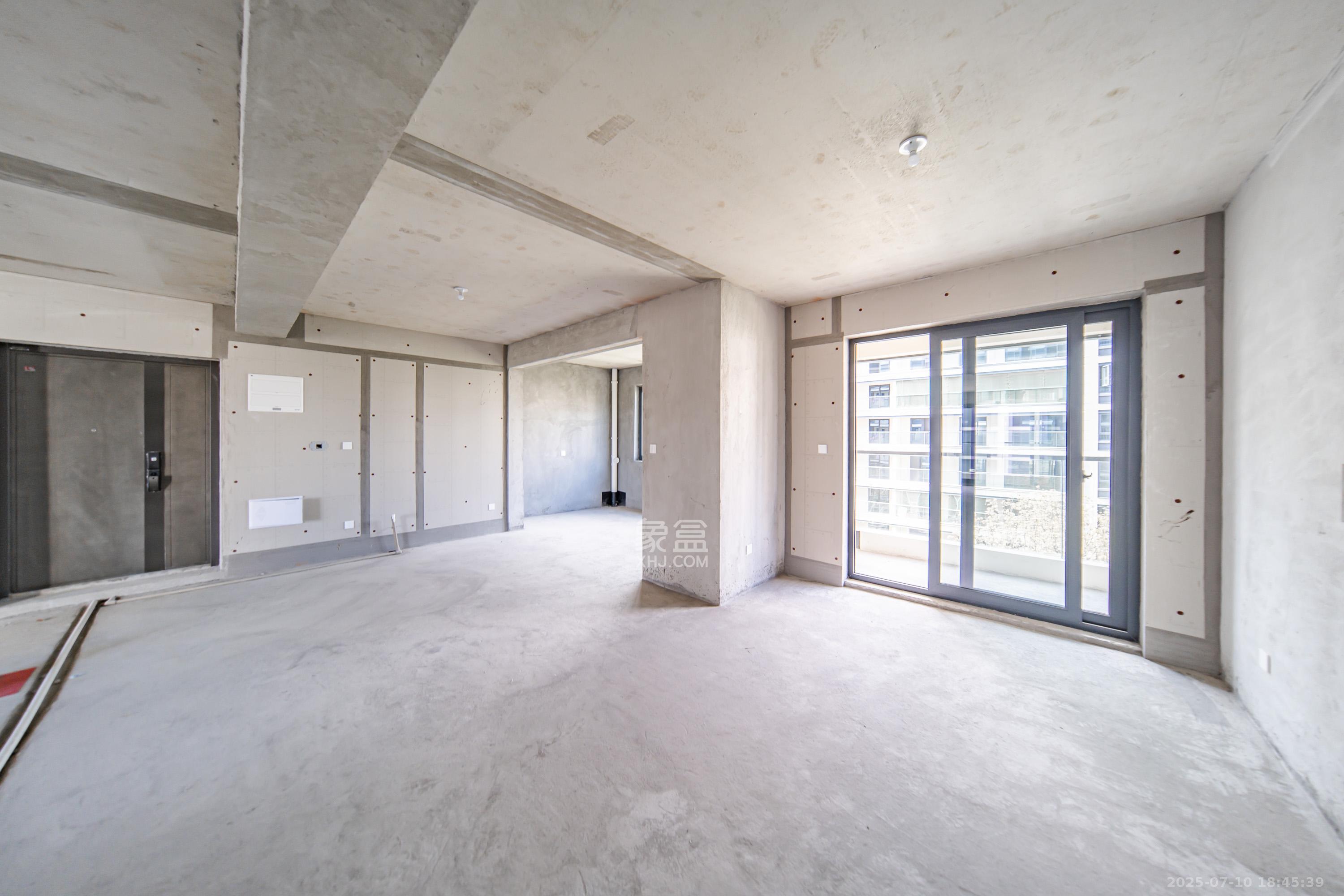中建钰山湖  4室2厅2卫   390.00万其他