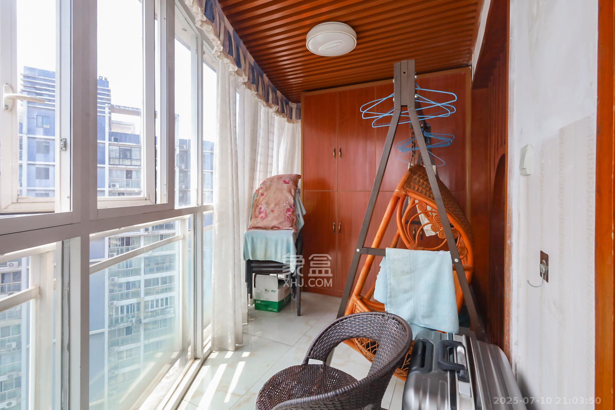 美林银谷 4室2厅1卫 136.0万 美林银谷 4室2厅1卫 136.0万阳台