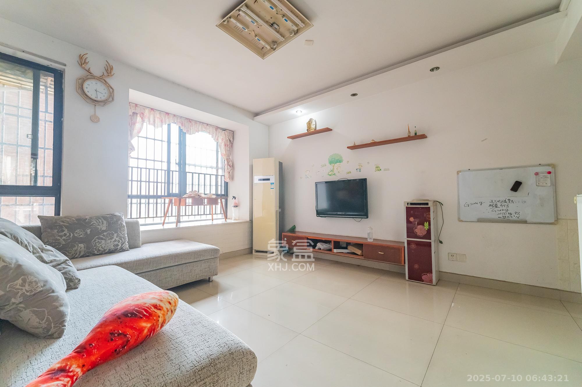 华润凤凰城一期 3室2厅1卫 58.0万 华润凤凰城一期 3室2厅1卫 58.0万客厅