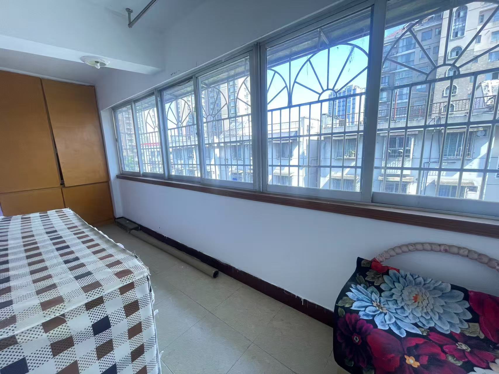 滨江一村  3室2厅2卫    30.0万室内图