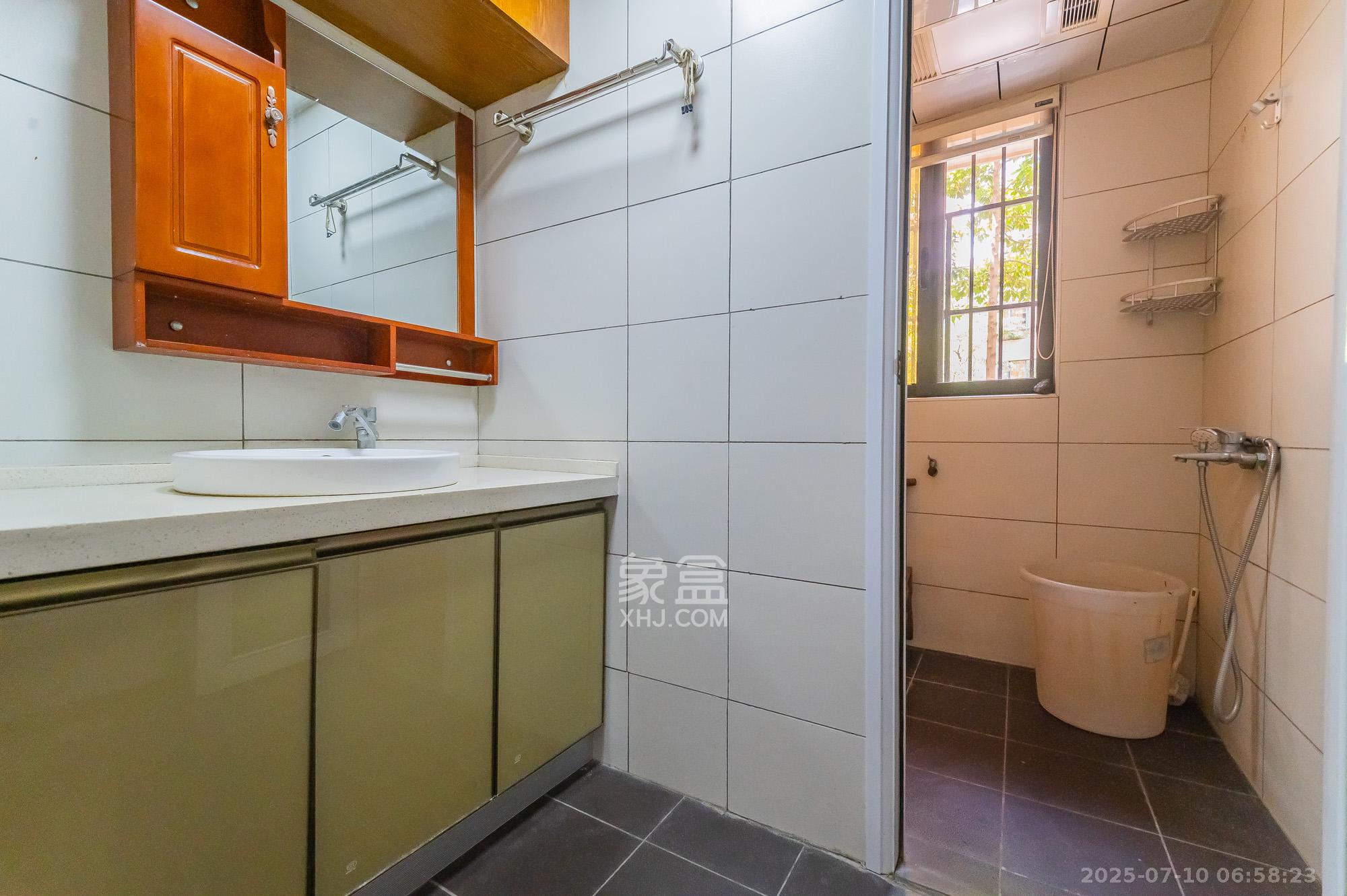 深业睿城  4室2厅2卫    112.0万卫生间