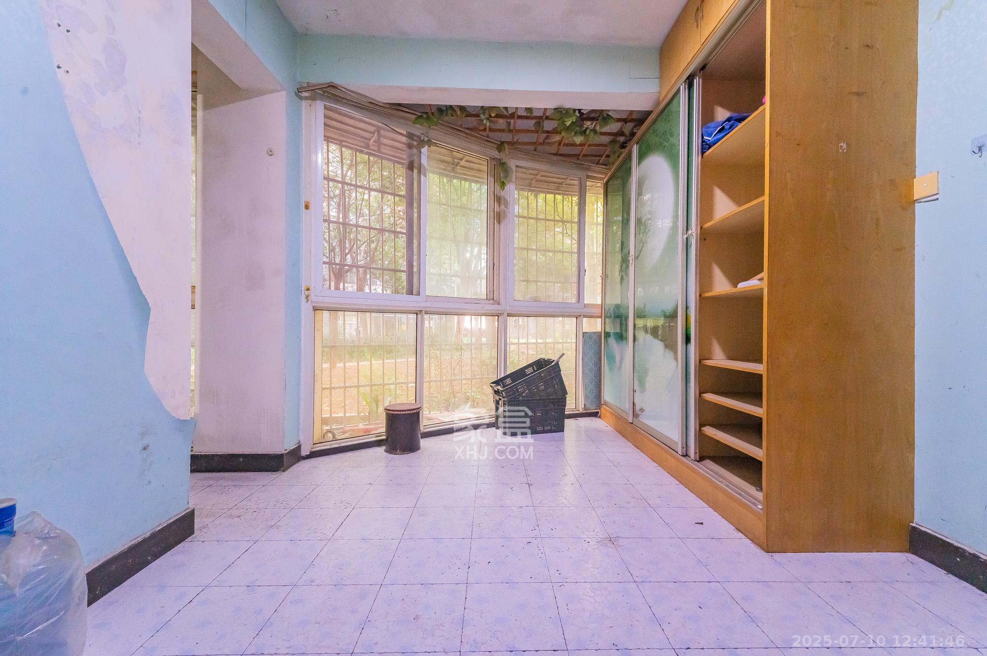 幸福洋房 4室2厅2卫 79.8万 幸福洋房 4室2厅2卫 79.8万阳台