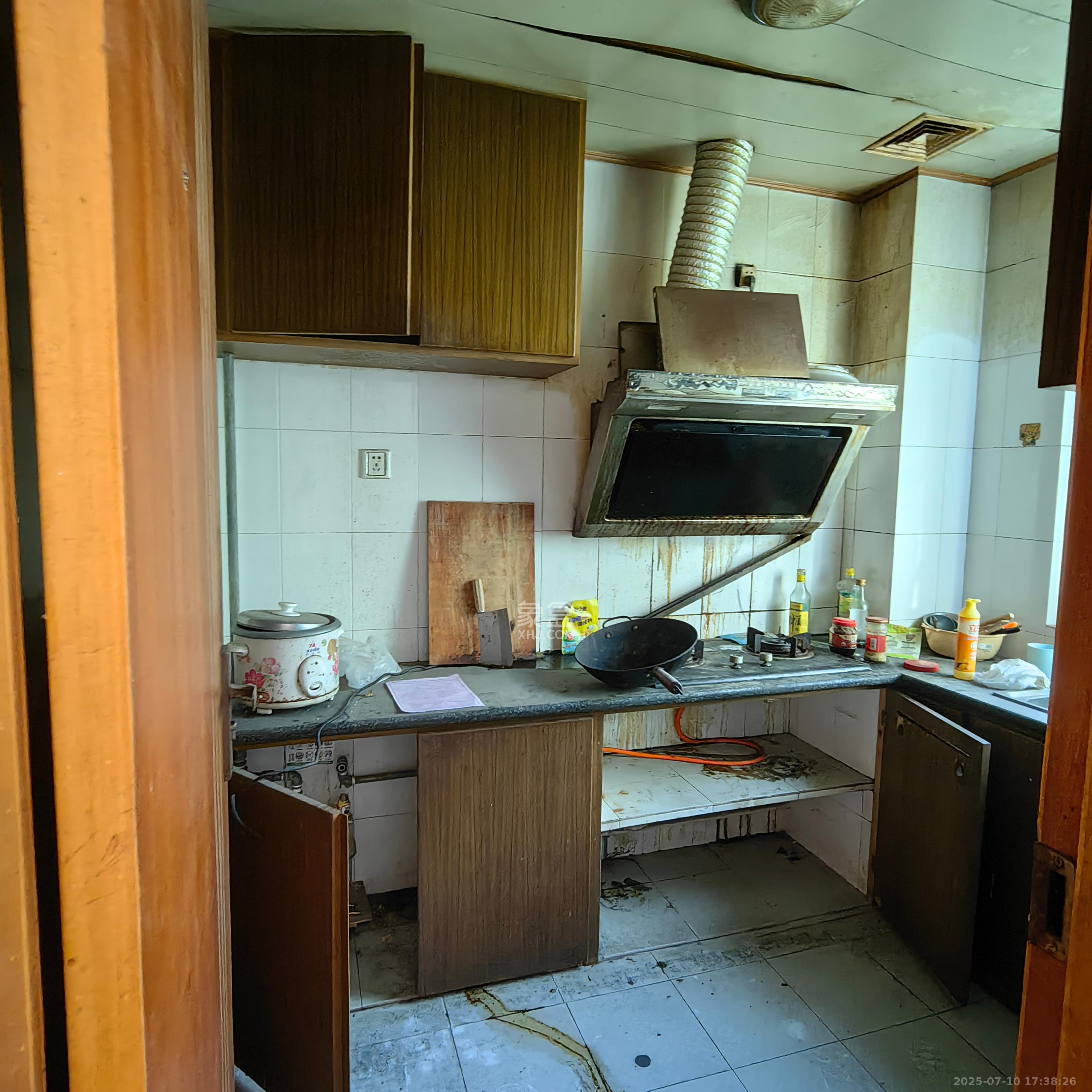 中南汽车世界 3室2厅1卫 1300.0元/月 中南汽车世界 3室2厅1卫 1300.0元/月室内图